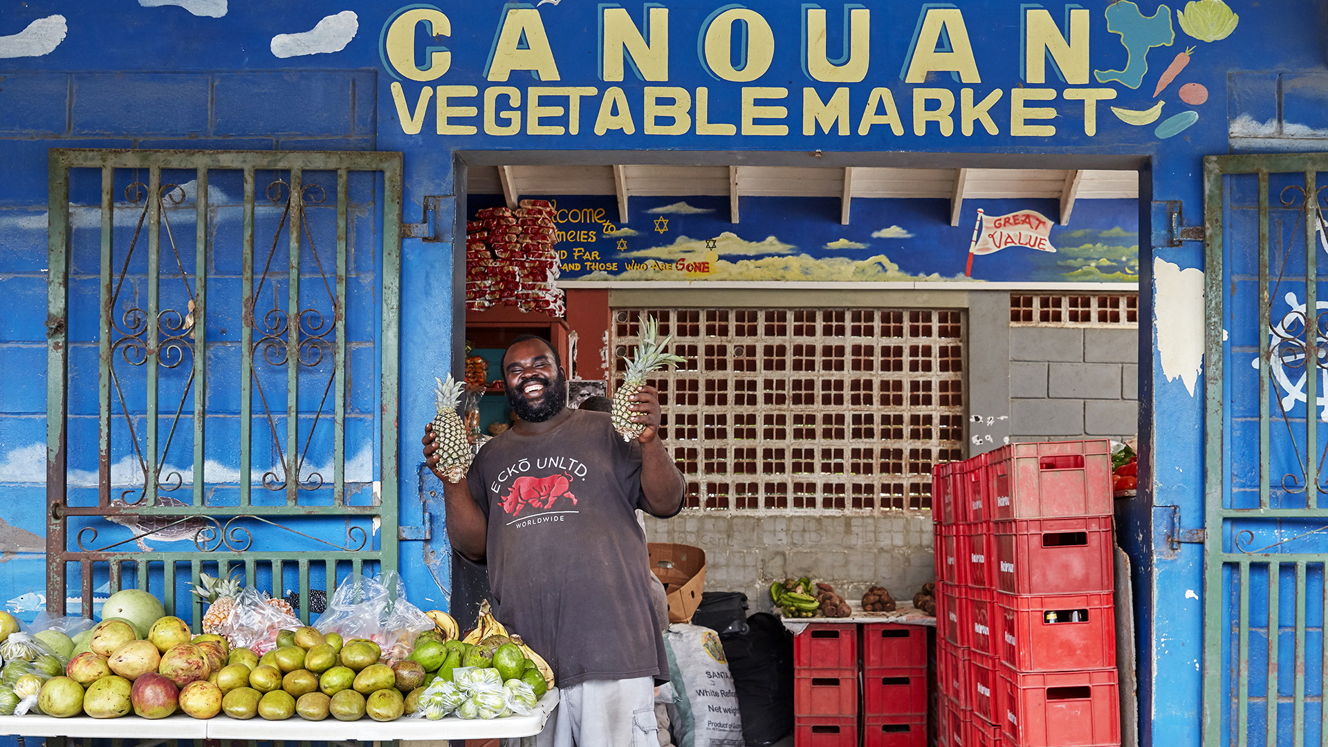  Caribbean, Bermuda & Mexico, The Grenadines, Mandarin Oriental Canouan, Man at Market