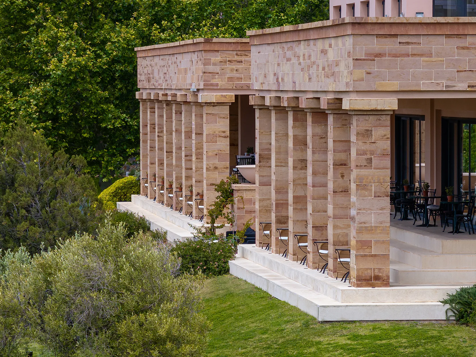 Europe, Greece, Athens Riviera, Cape Sounio, restaurant exterior 