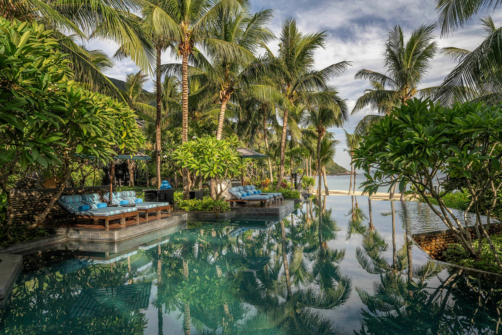 Asia, Vietnam, InterContinental Danang, Family pool with sun loungers and view of the beach