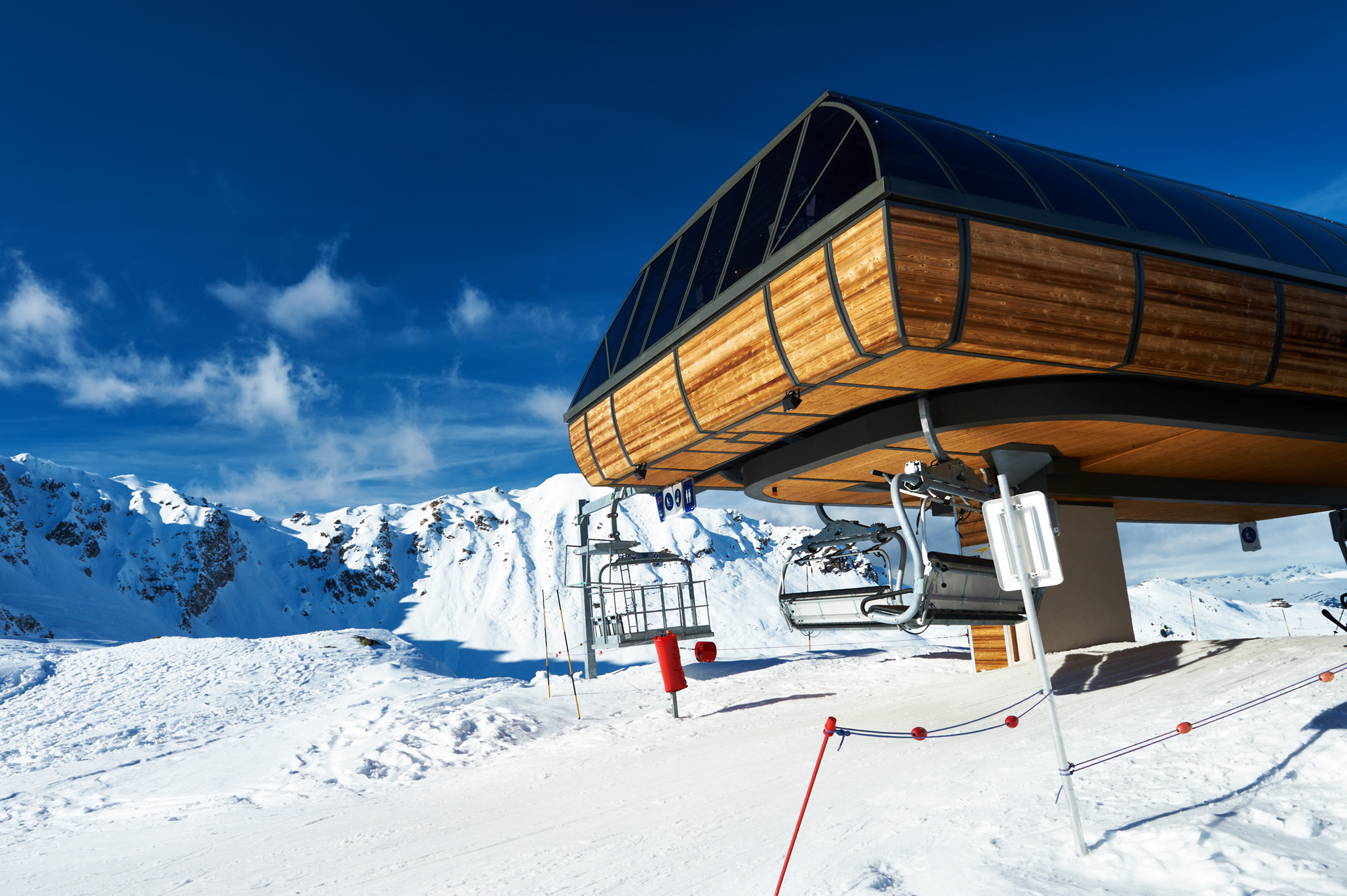 Ski lift station