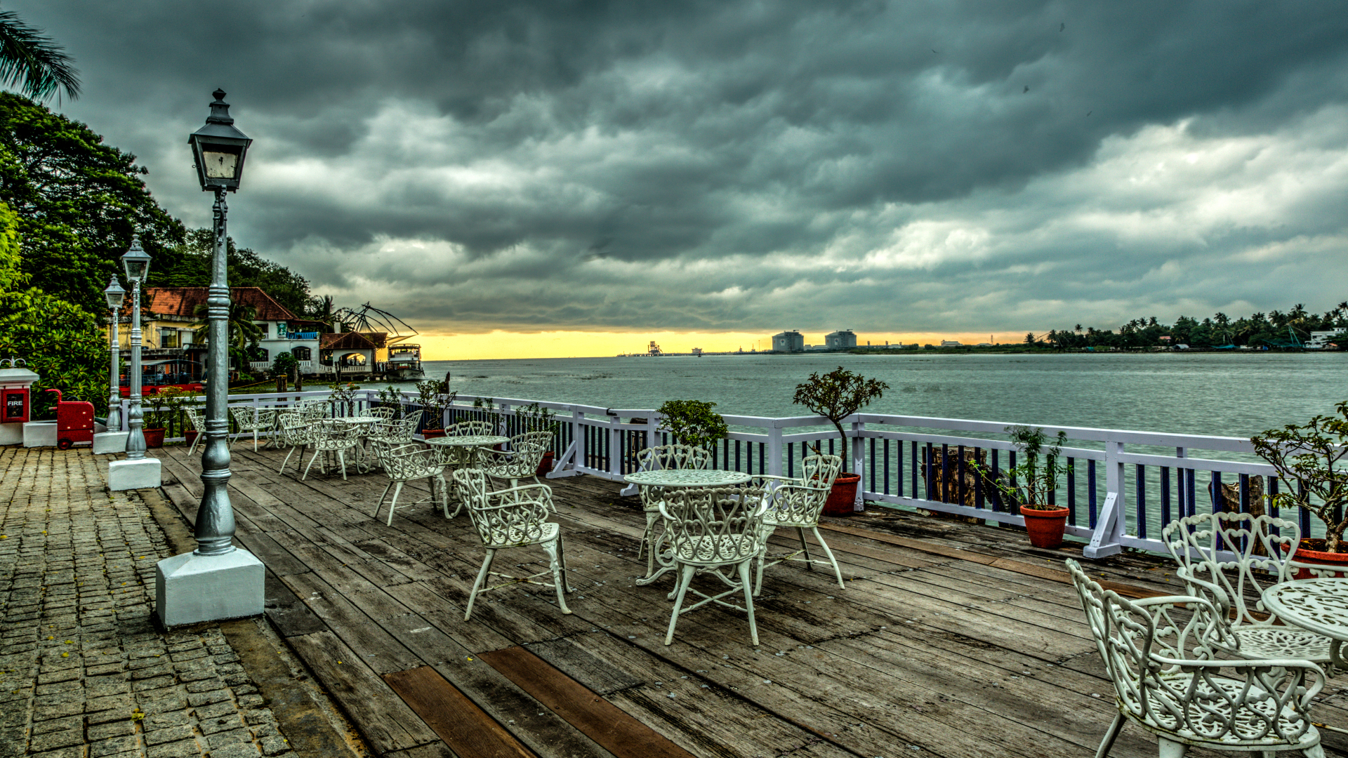  Worldwide, India, Brunton Boatyard, Pier Dining