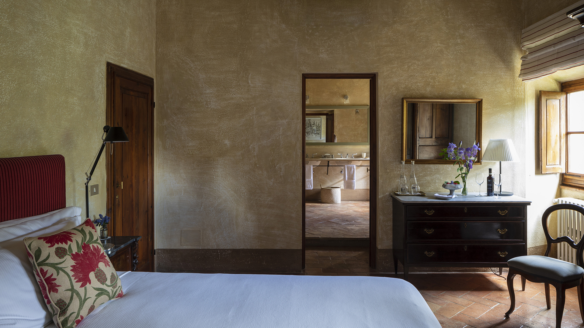 Europe, Italy, Tuscany, Borgo Pignano, Villa Room Perla