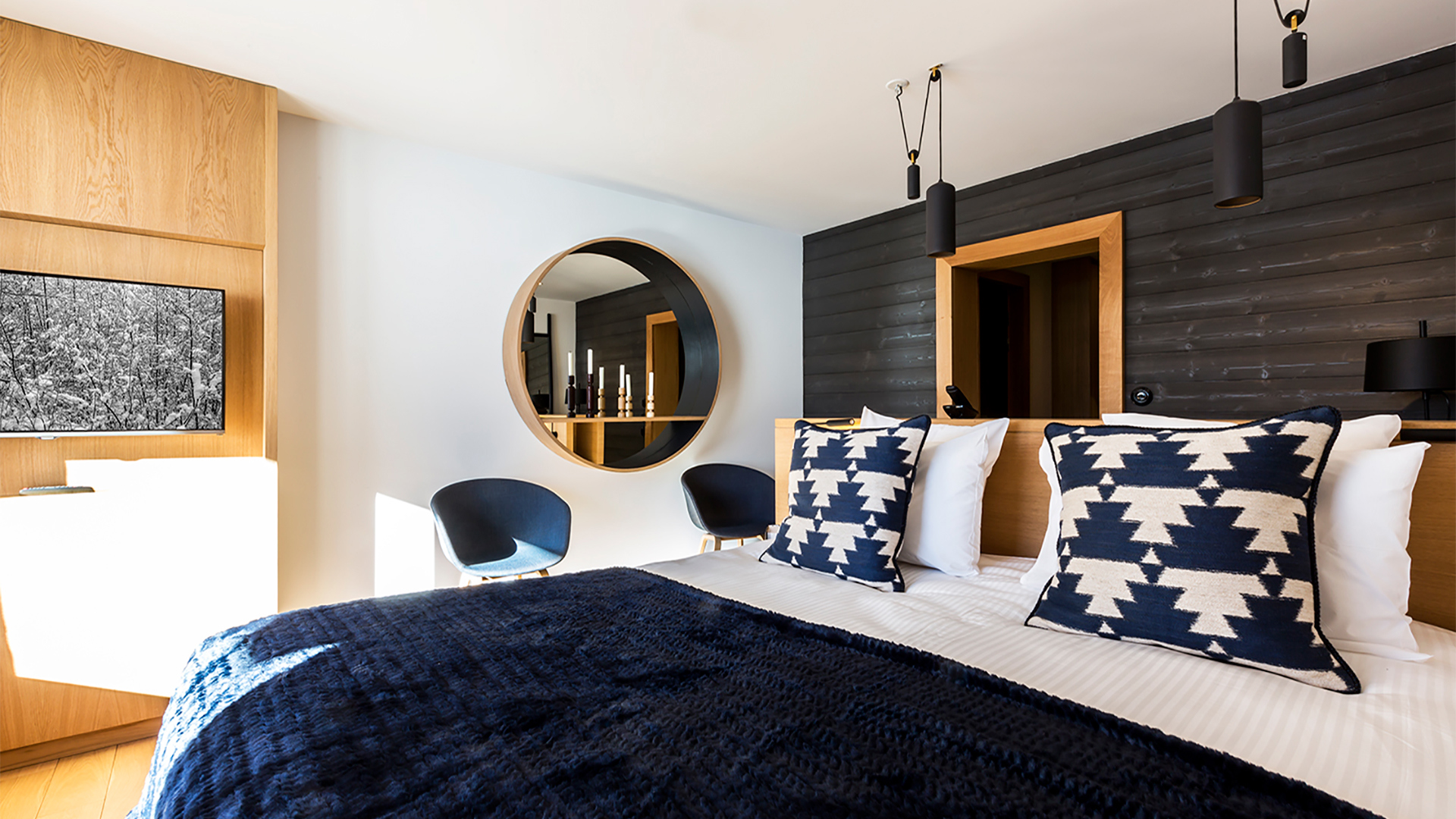 Europe Ski, France, Le Yule, Suite luxe bed