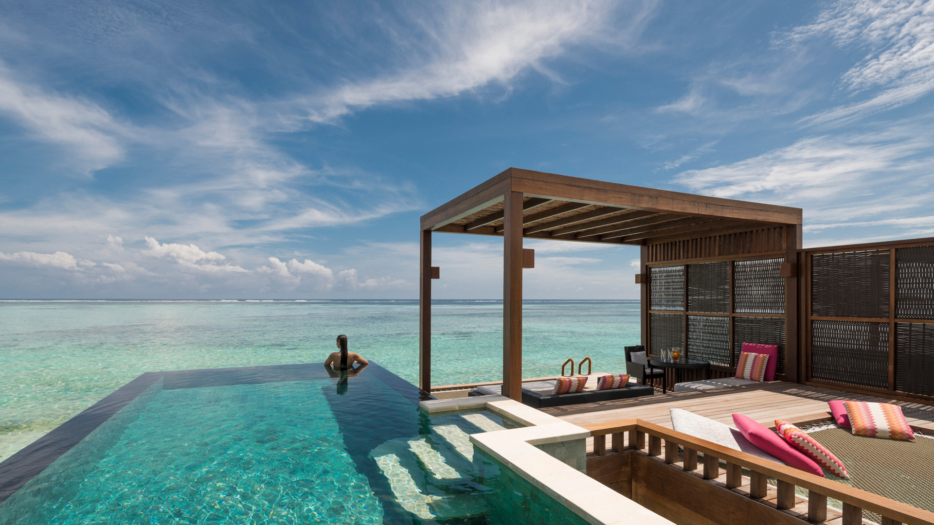 Indian Ocean, Maldives & Dubai, Infinity pool and sea view