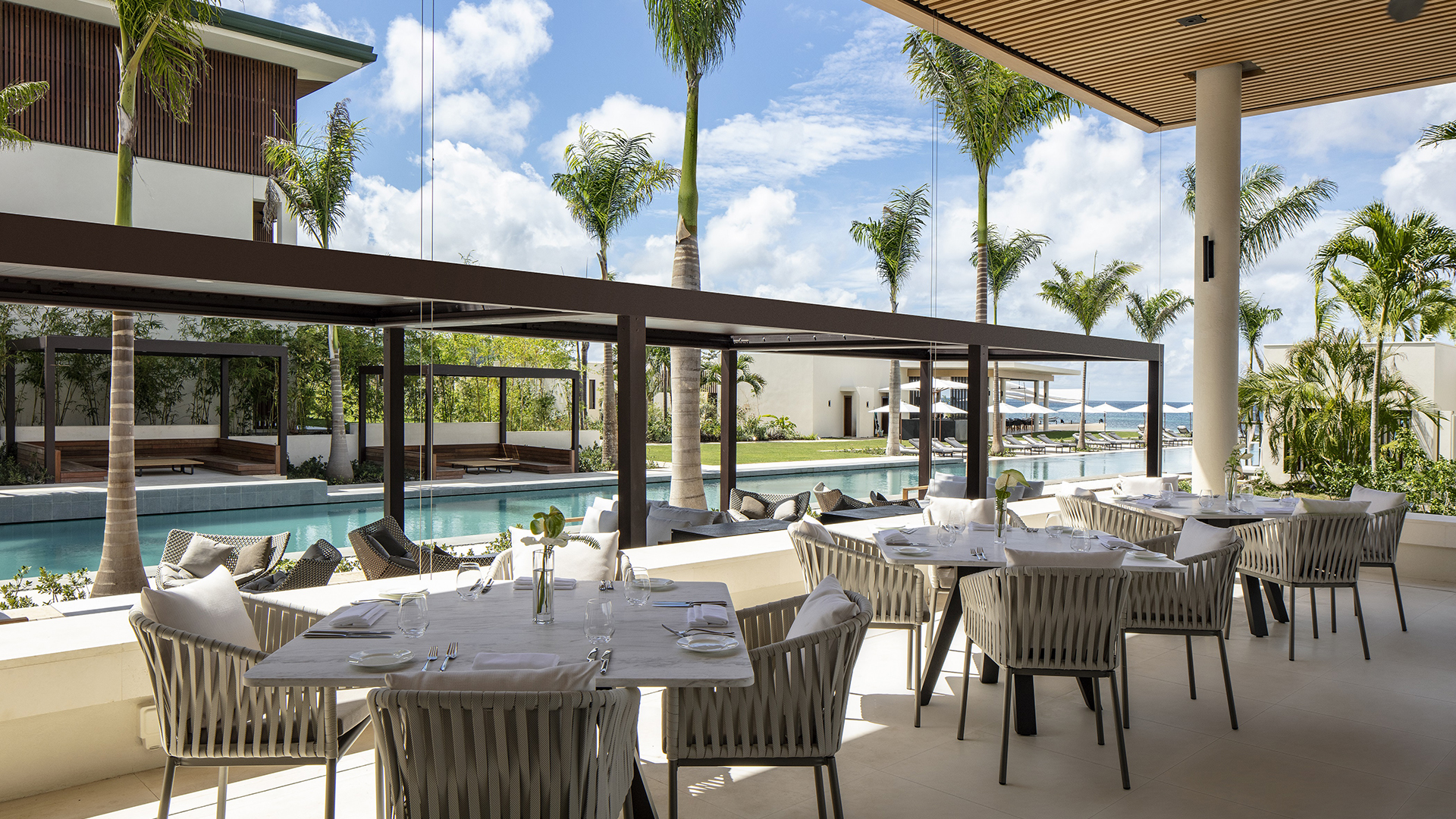 Caribbean, Bermuda & Mexico, Grenada, Silversands Grenada, Asiatique pool terrace