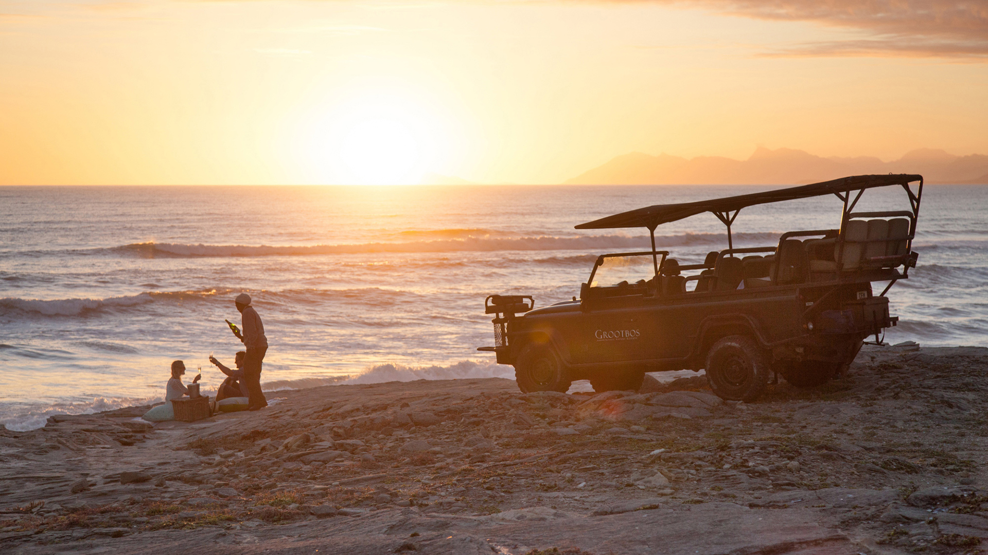  Africa, South Africa, Grootbos Nature Reserve, Beach Sundowners
