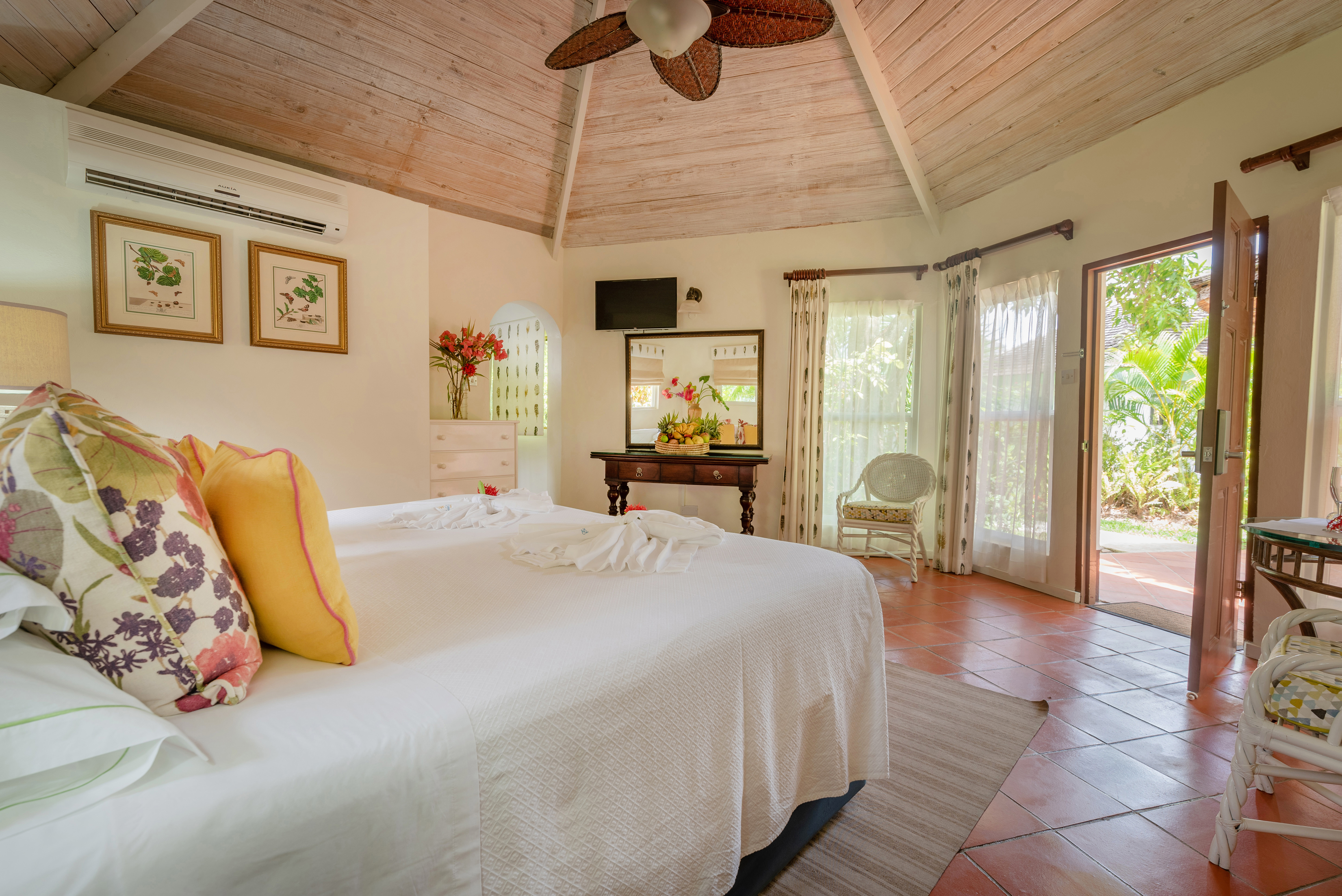  Caribbean, St Lucia, East Winds, Superior Cottage Interior