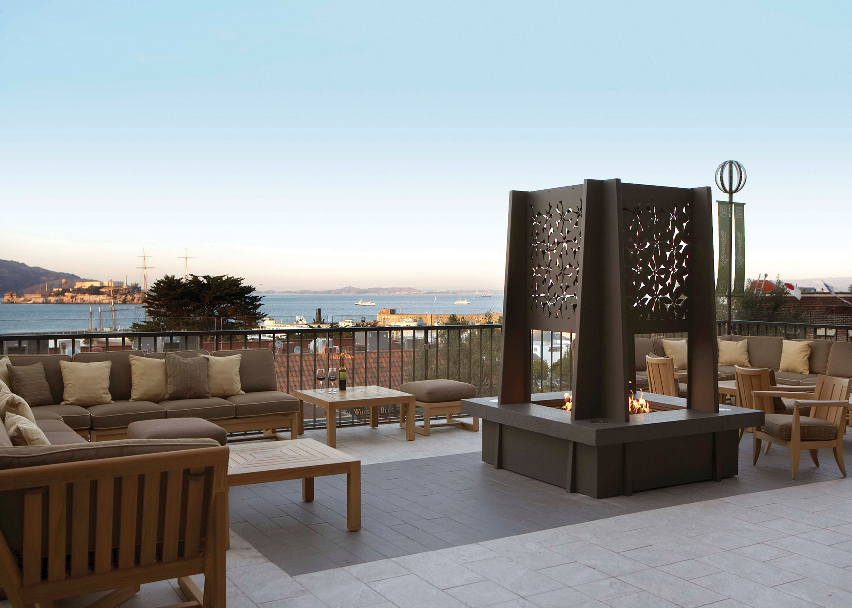 North America, California, San Francisco, Fairmont Heritage Place Ghirardelli Square, outdoor seating with firepit