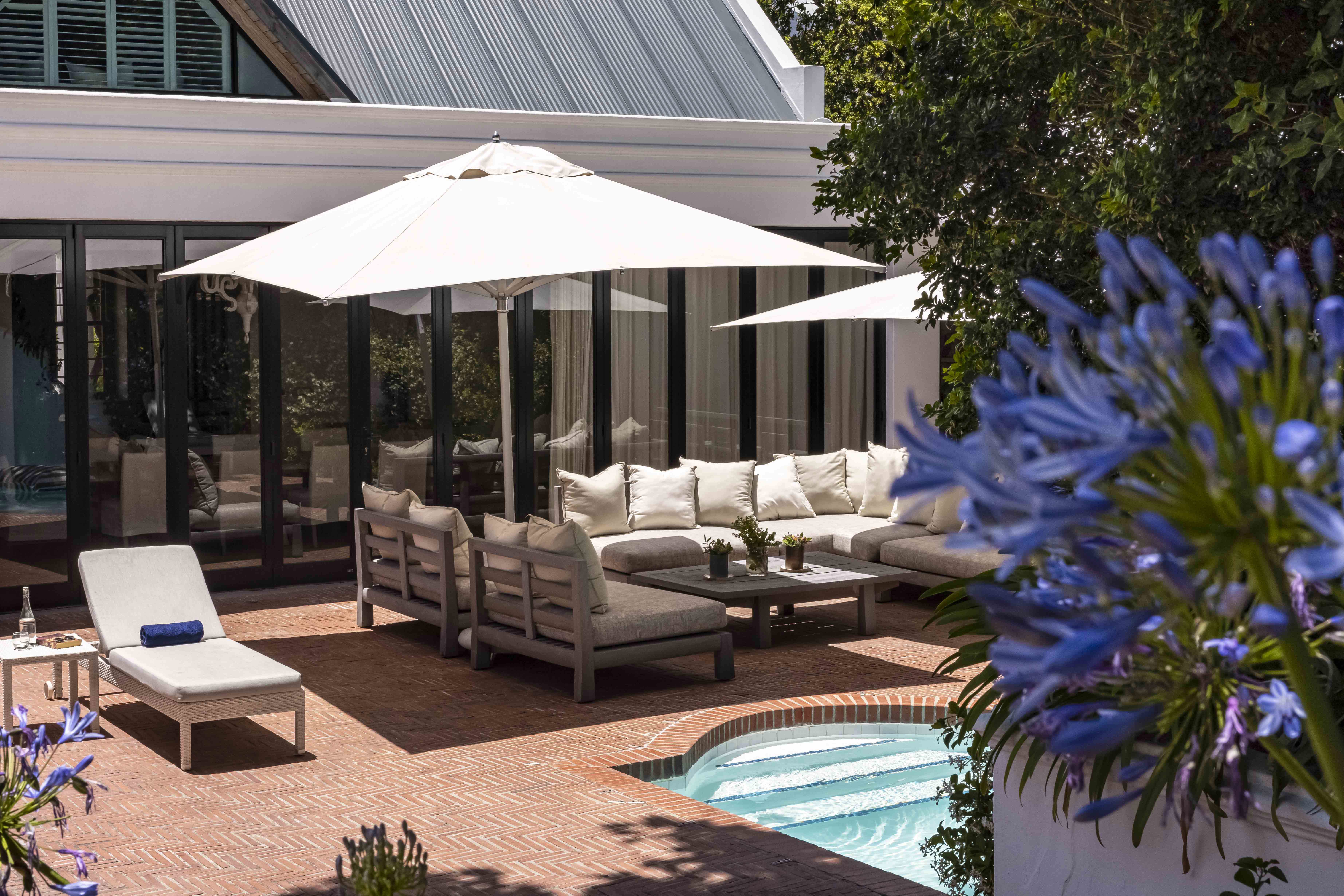  Africa, South Africa, Mont Rochelle, Manor House Outdoor Lounge