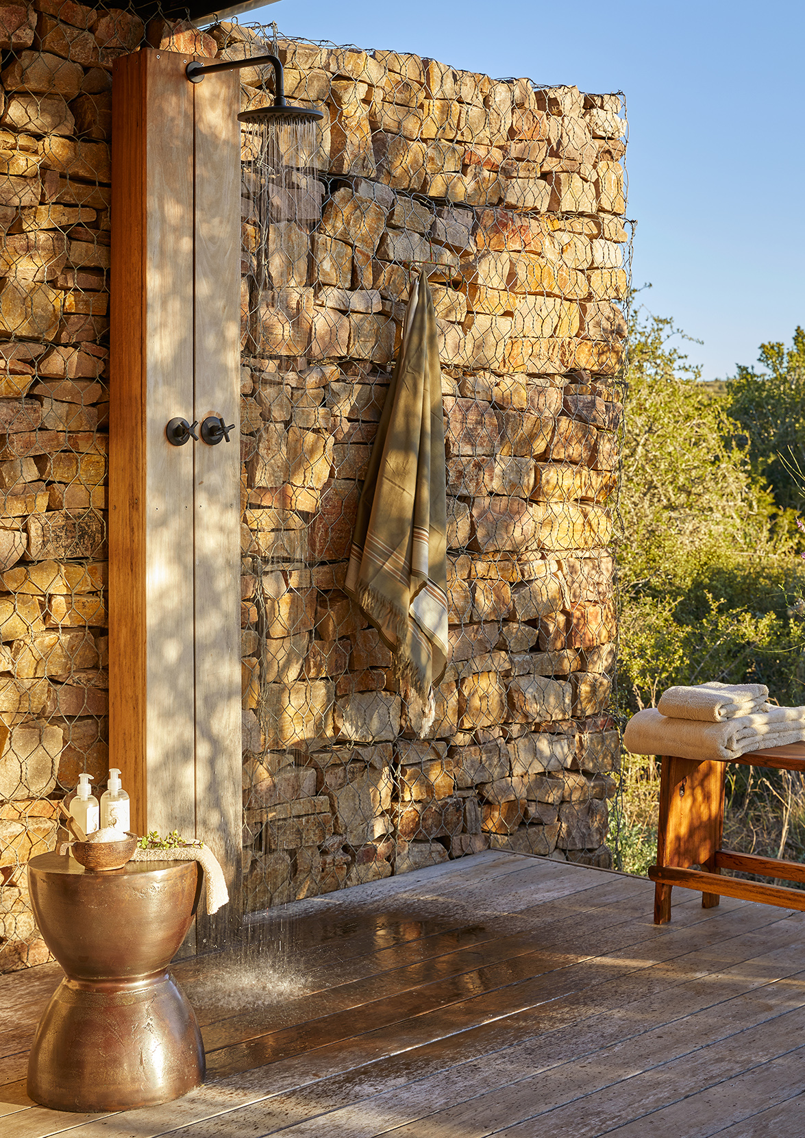 Africa, South Africa, Kwandwe Private Game Reserve, Ecca Lodge, outdoor shower 