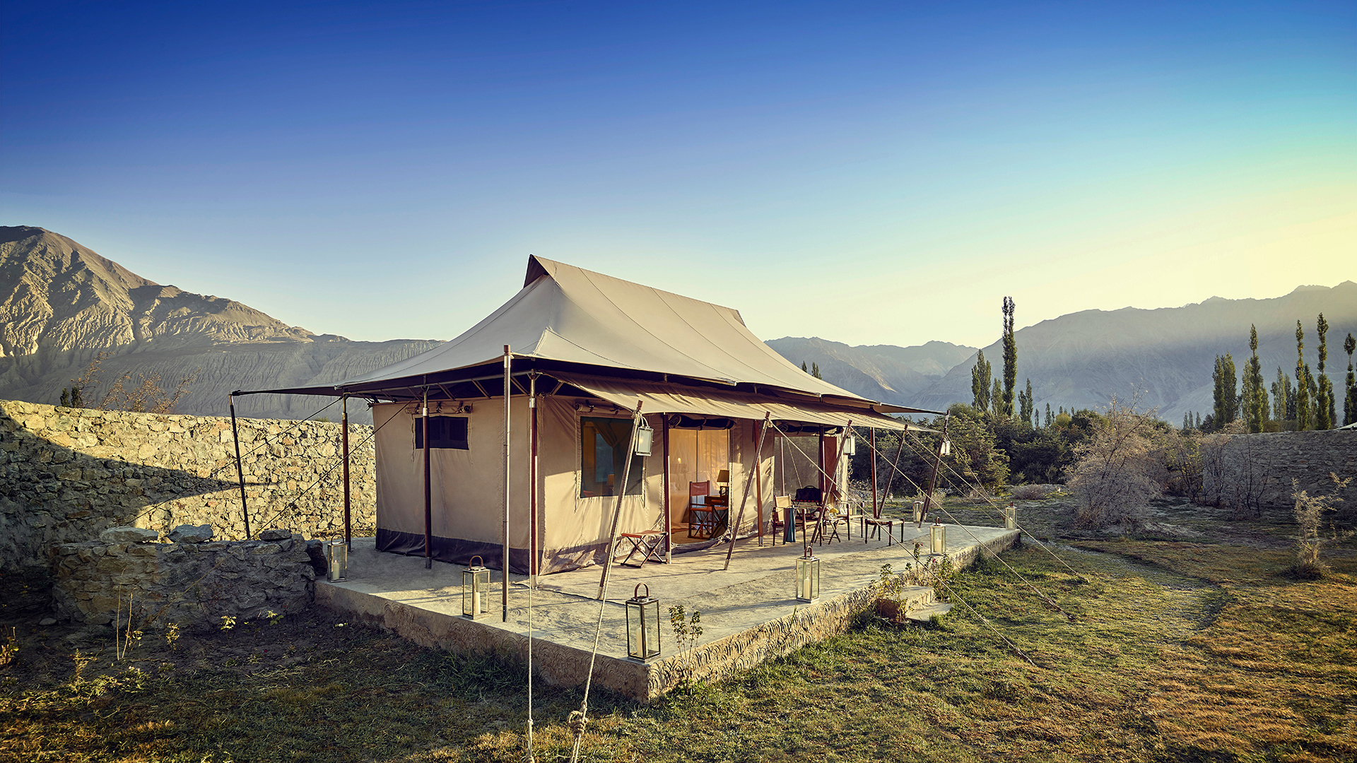 Asia, India, The Ultimate Travelling Camps, nubra tent exterior