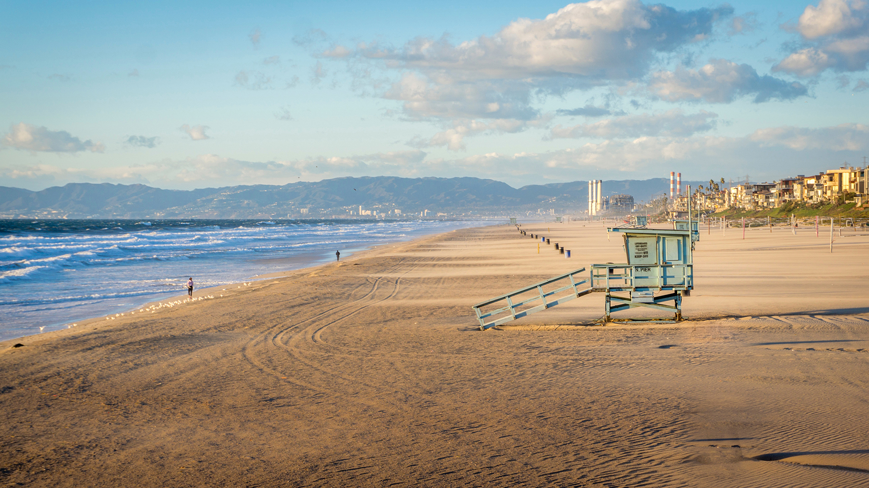 Lifeguard hut on Manhatten Beach in Los Angeles