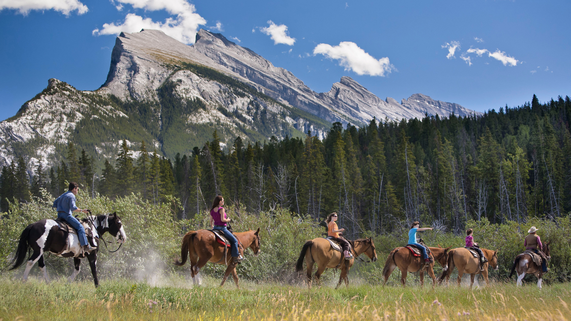 North America, Canada, Alberta - Lake Louise, Fairmont Chateau Lake Louise, Horseback riding