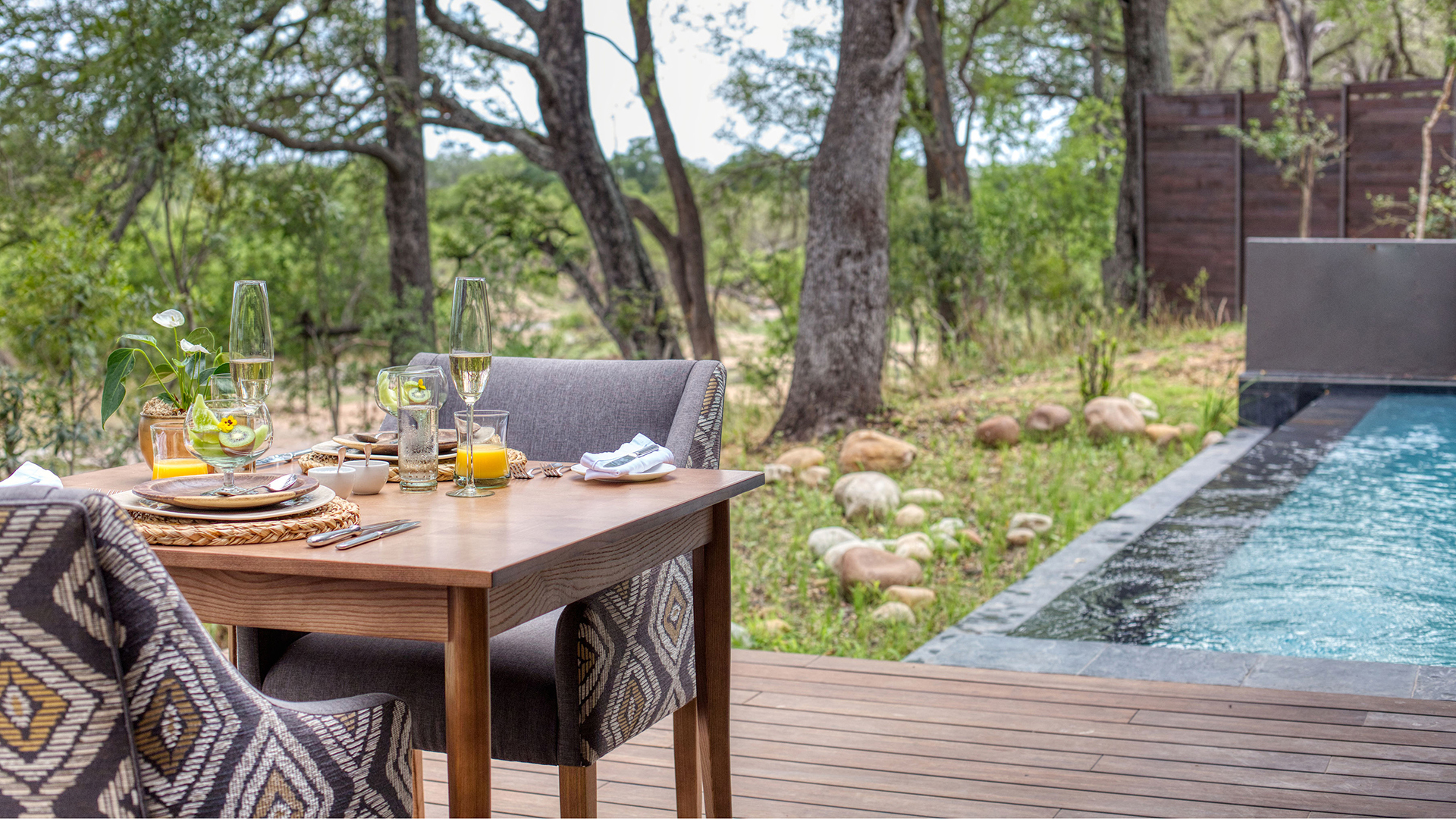  Africa, South Africa, Dulini Leadwood Lodge, Dining