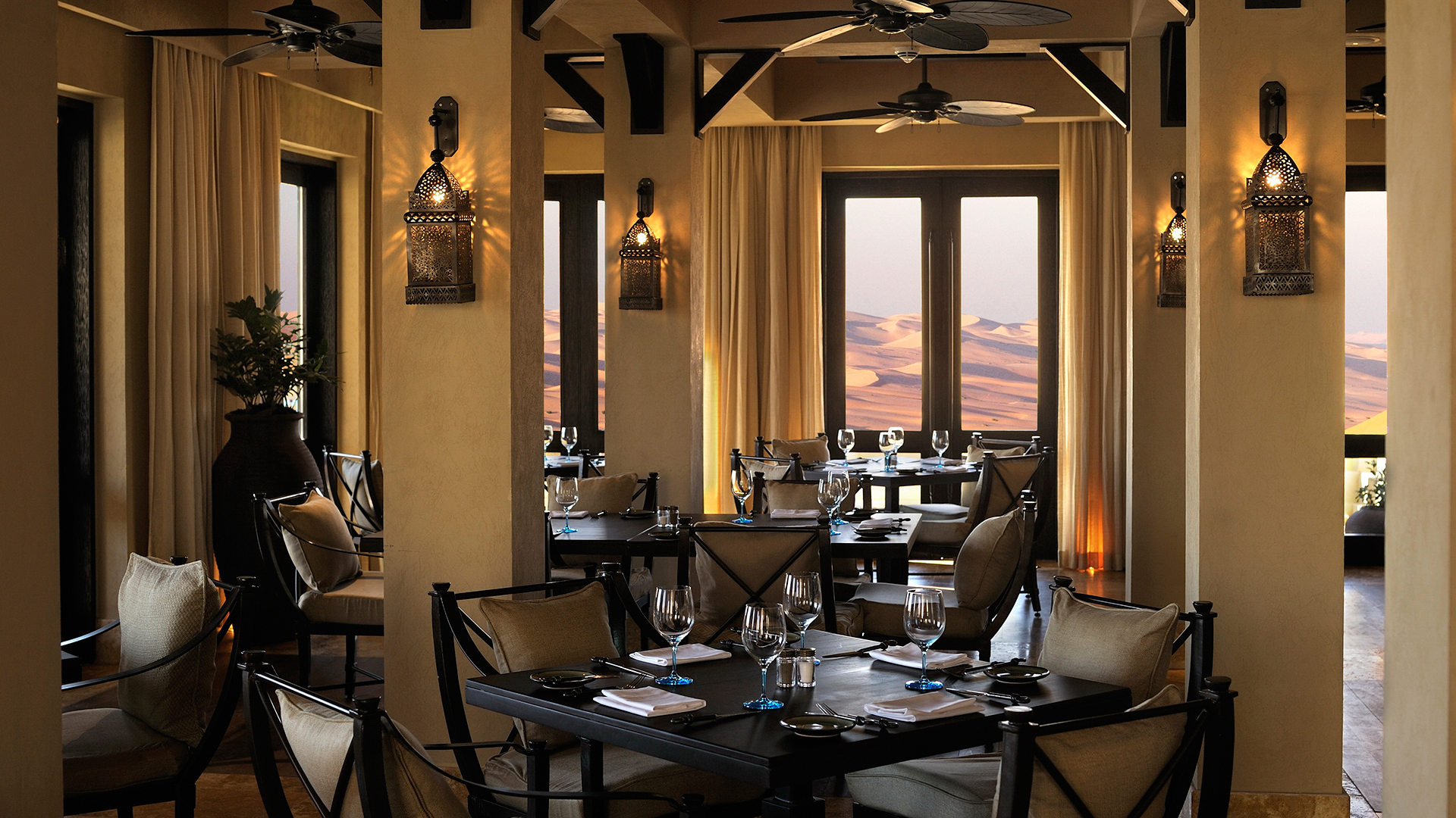 Arab Emirates, Abu Dhabi, Qasr al Sarab, Ghadeer Restaurant