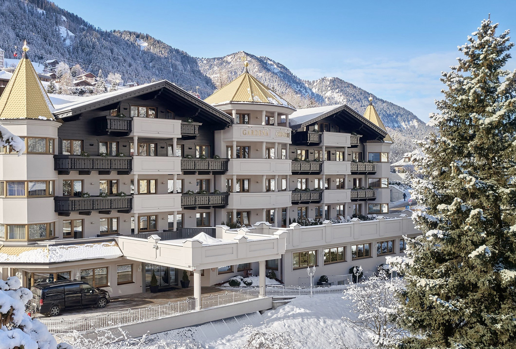 Europe Ski, Italy, Gardena Grodnehof, Hotel Exterior