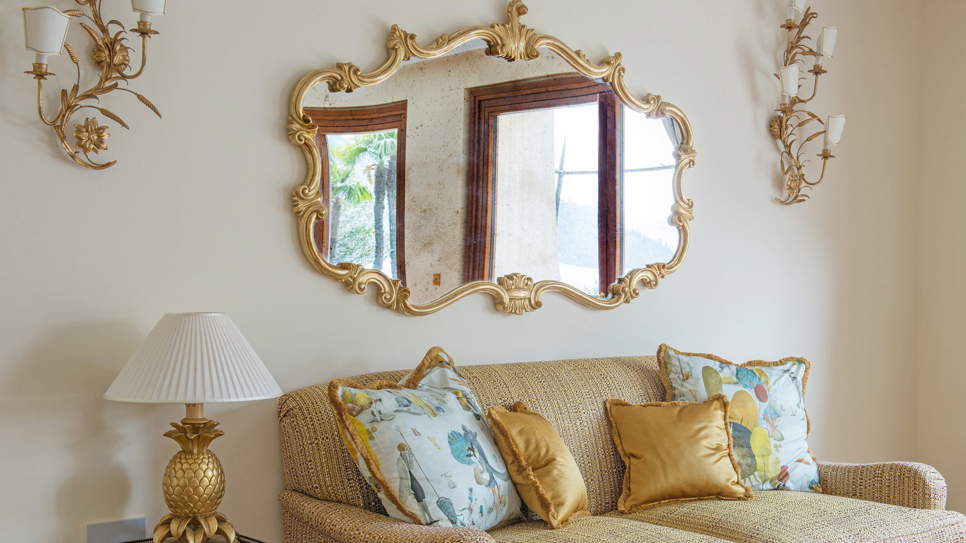  Europe, Italy, Como, Passalacqua, Junior Suite