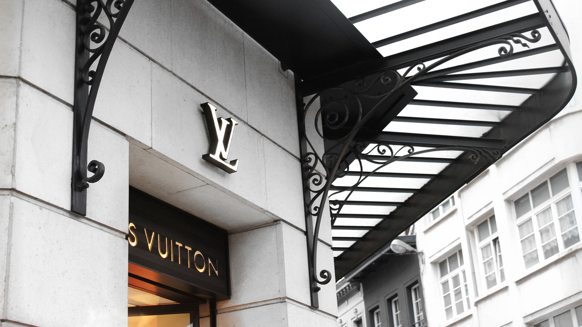 Louis Vuitton shop