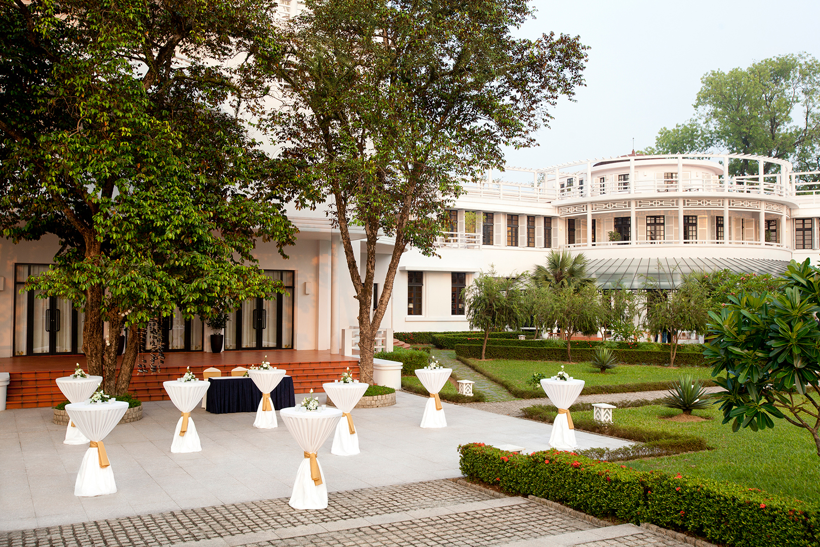 Asia, Vietnam, Azerai La Residence Hue Hotel & Spa, MGallery by Sofitel, Cocktail reception 