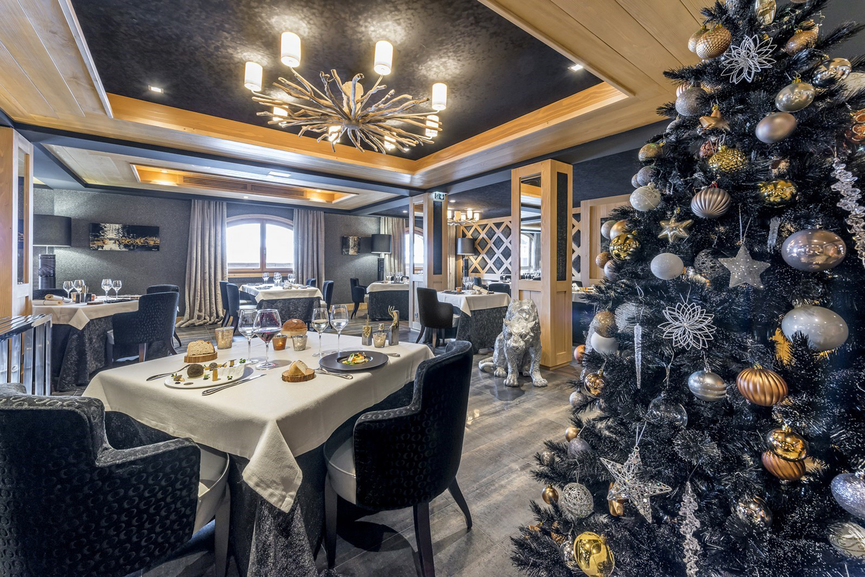 Ski & Snow, Europe, France, Meribel, Le Kalia, restaurant L'Erkin at christmas 