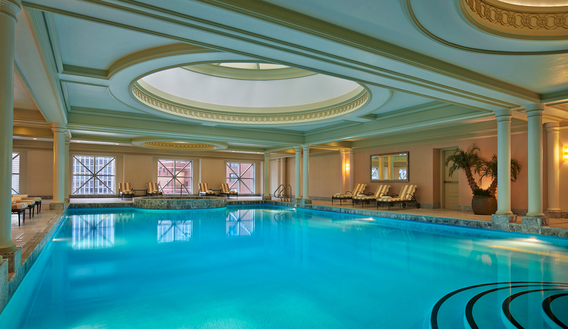 USA, Luxury Chicago Holidays, Four Seasons Hotel Chicago, Swimming pool
