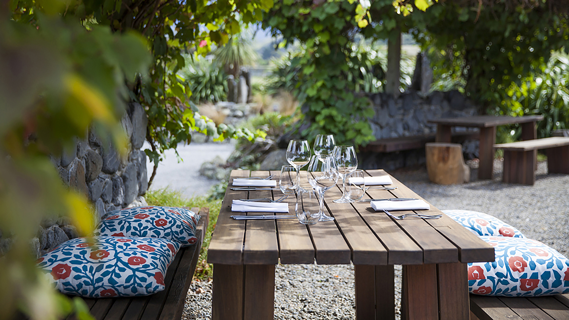  Worldwide, New Zealand, Hapuku Lodge and Tree Houses, Outdoor dining