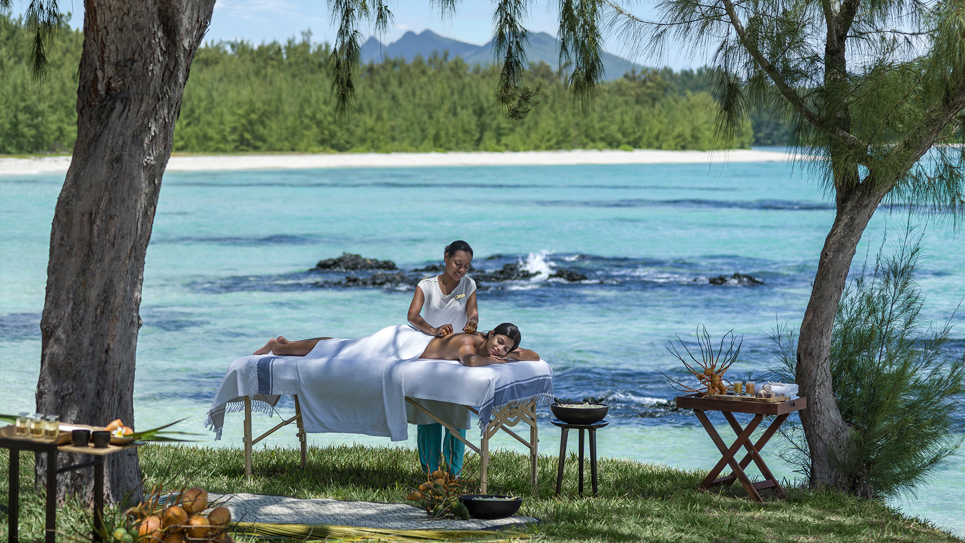 Indian Ocean, Mauritius & Dubai, Outdoor spa massage