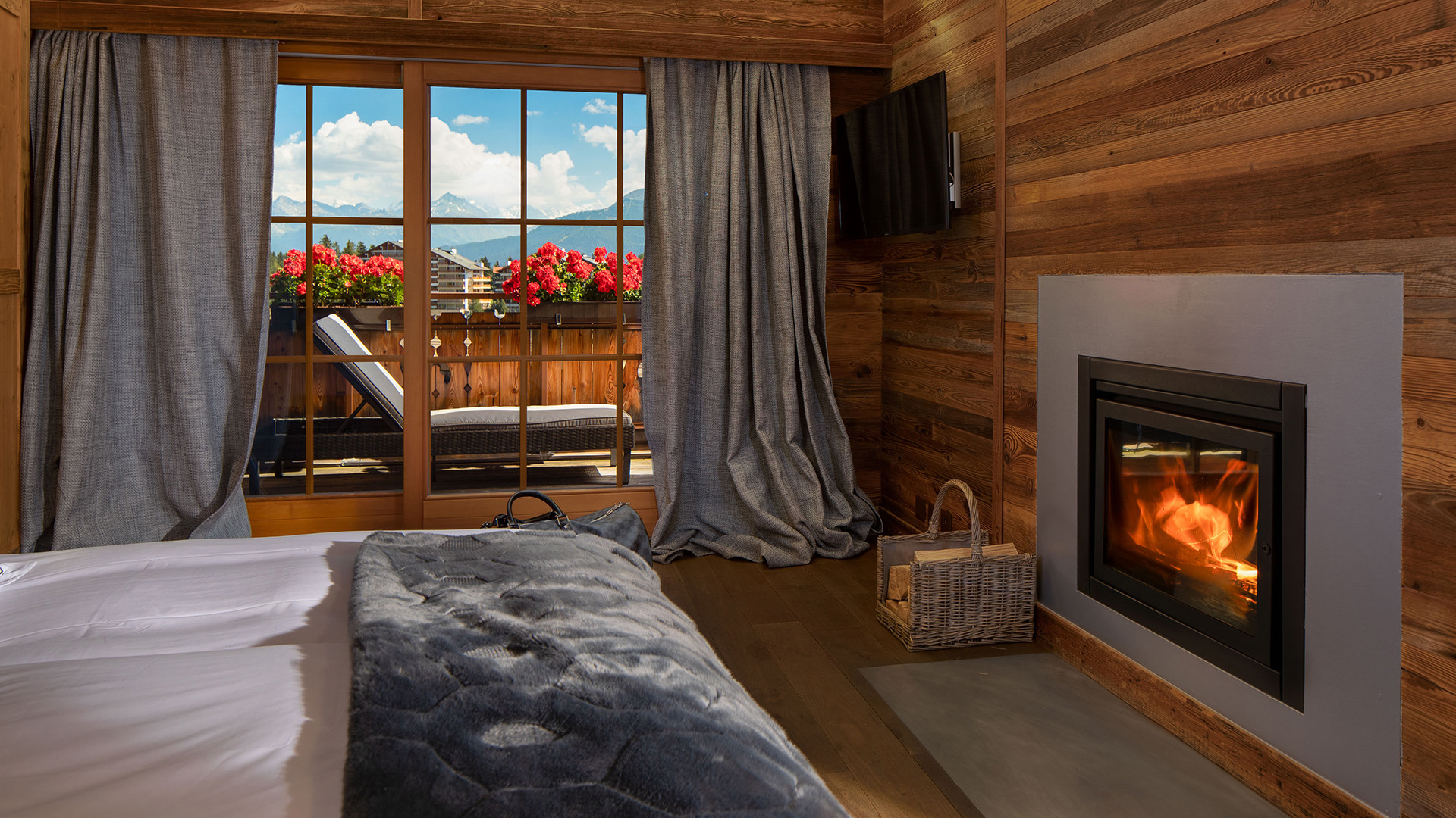 Ski & snow, Switzerland, Pas de l'Ours, Suite Fireplace