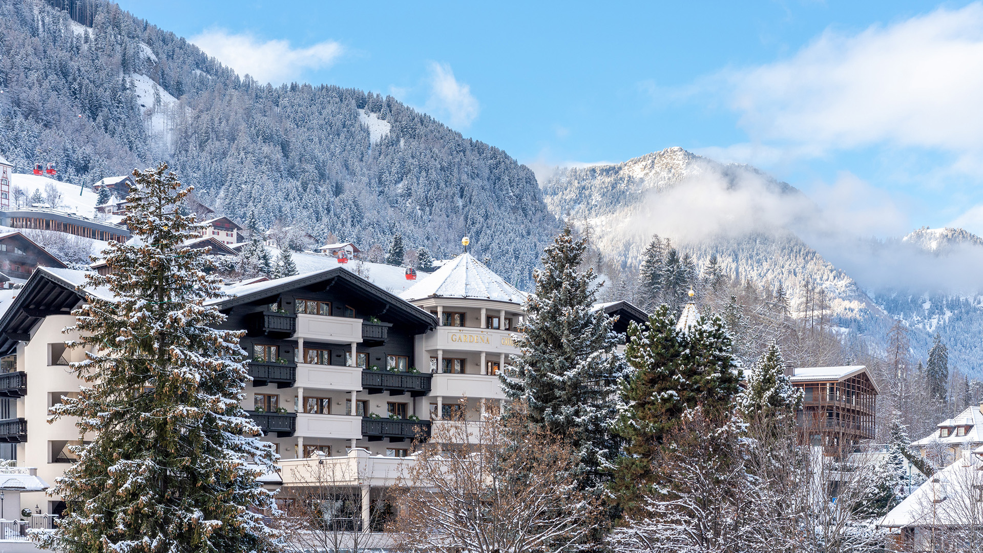 Europe Ski, Italy, Gardena Grodnehof, Hotel Exterior in the snow