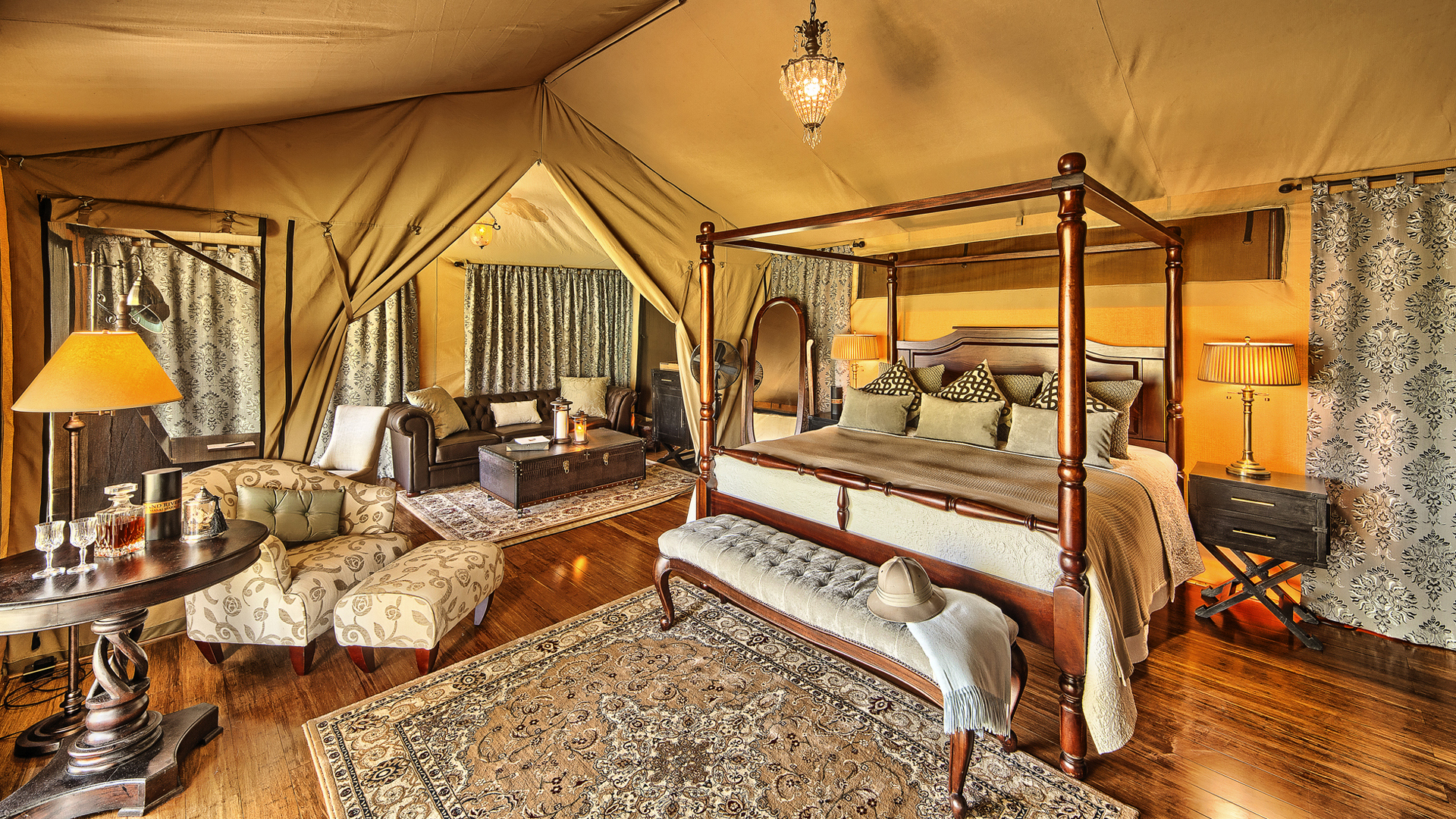  Africa, Kenya, Sand river Masai Mara, Tent interior