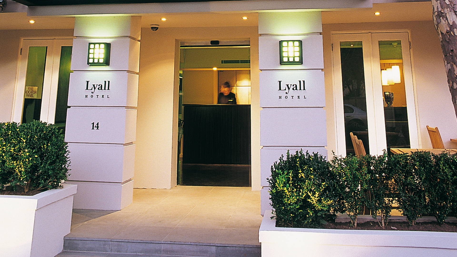  Worldwide, Australia, Lyall hotel, Entrance