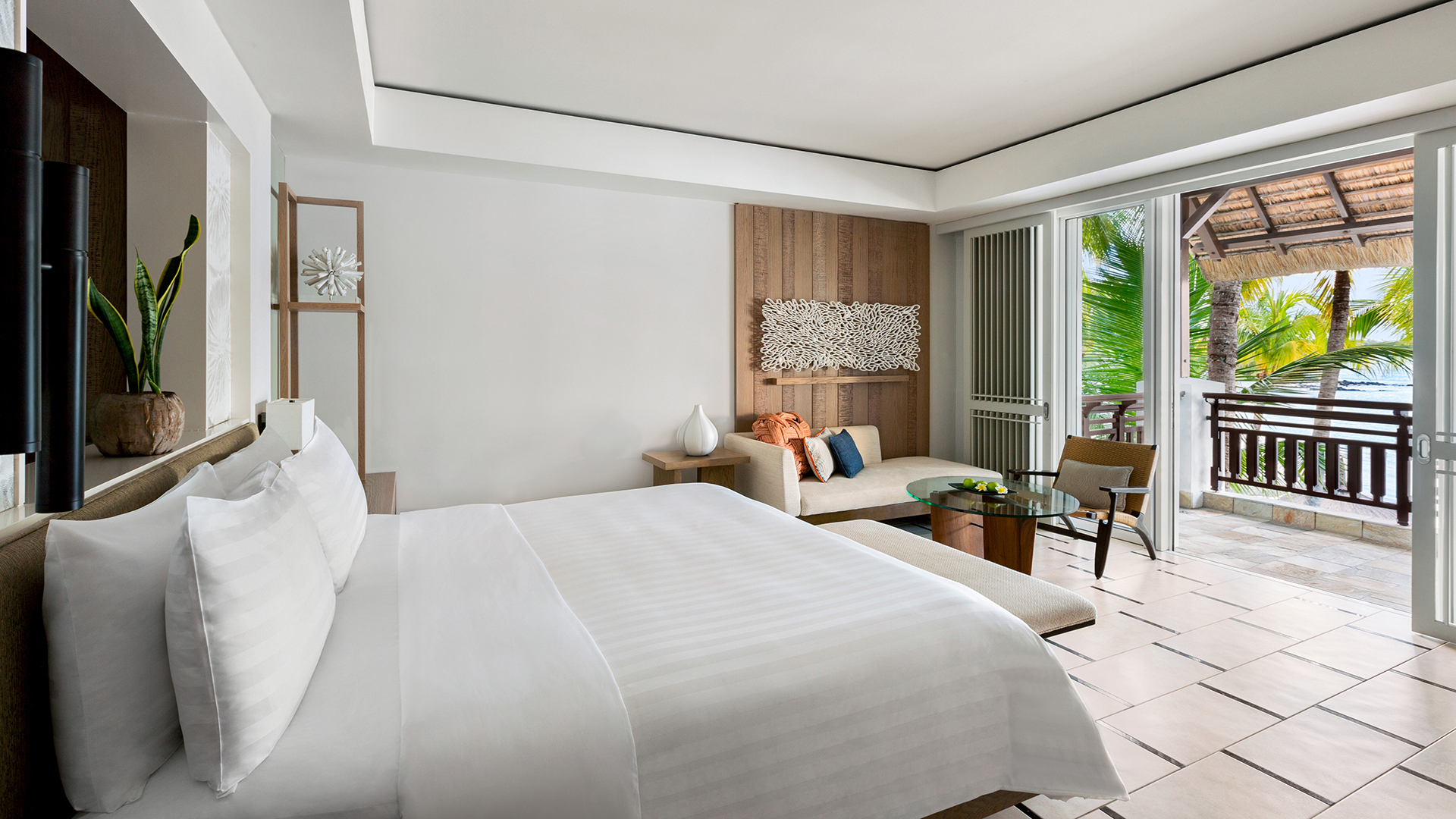 Indian Ocean, Mauritius, Shangri-La Le Touessrok Mauritius, Hibiscus Junior Suite