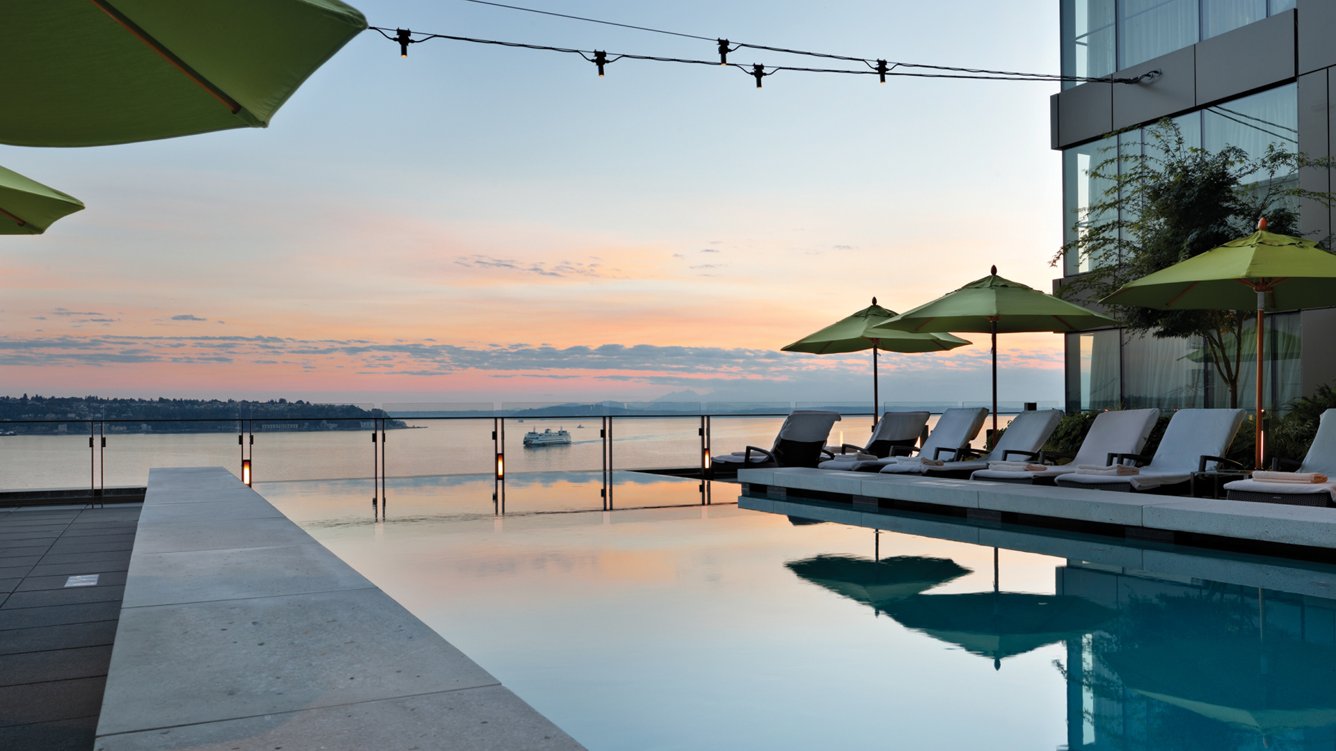 North America, Seattle, Four Seasons Hotel Seattle, Pool and view