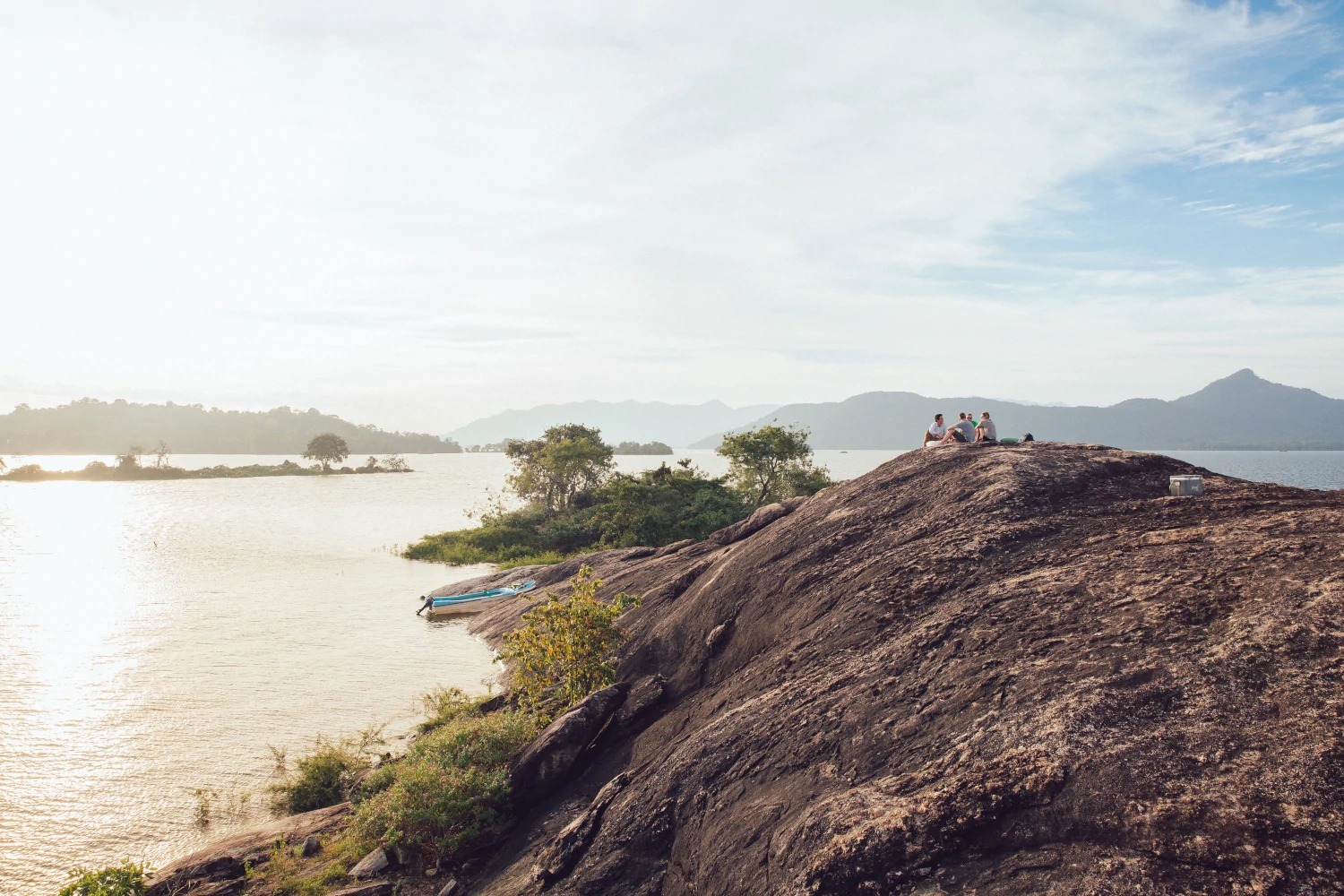 Asia, Sri Lanka, Gal Oya Lodge, view out over the water