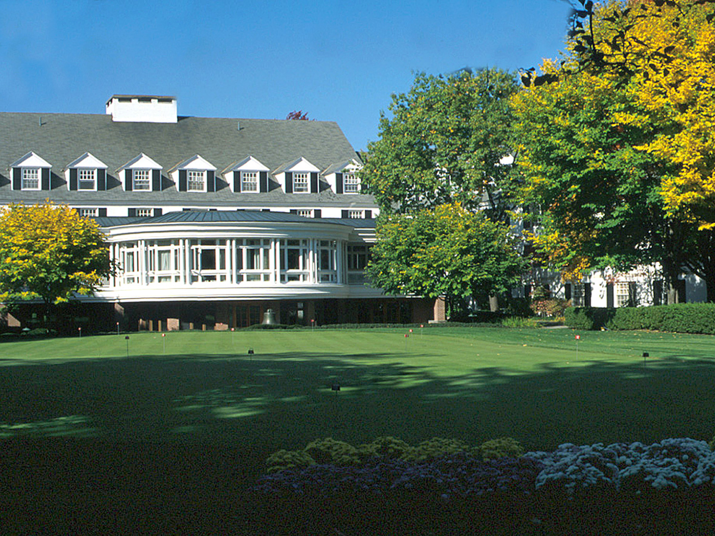 USA, Luxury New England Holidays, Woodstock Inn, Exterior 