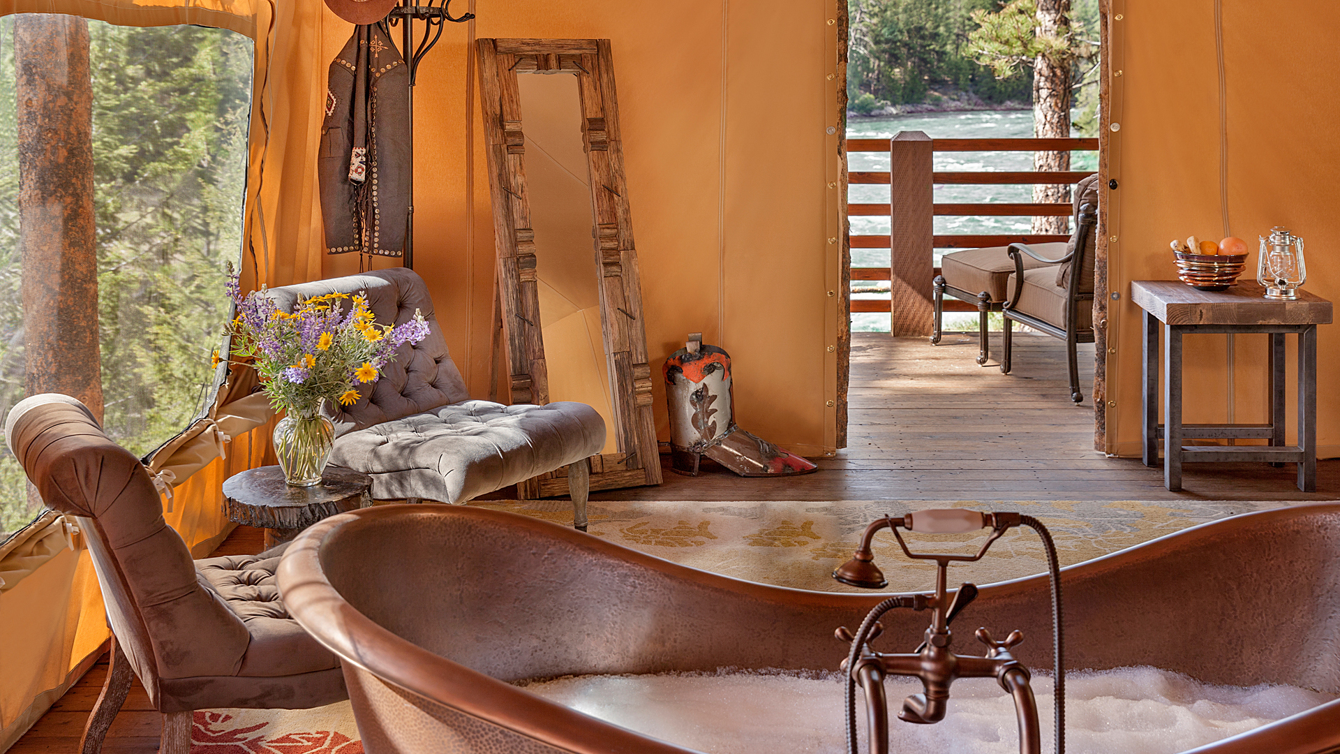  USA, Luxury Montana Holidays, The Resort at Paws Up, Cliffside Camp bath