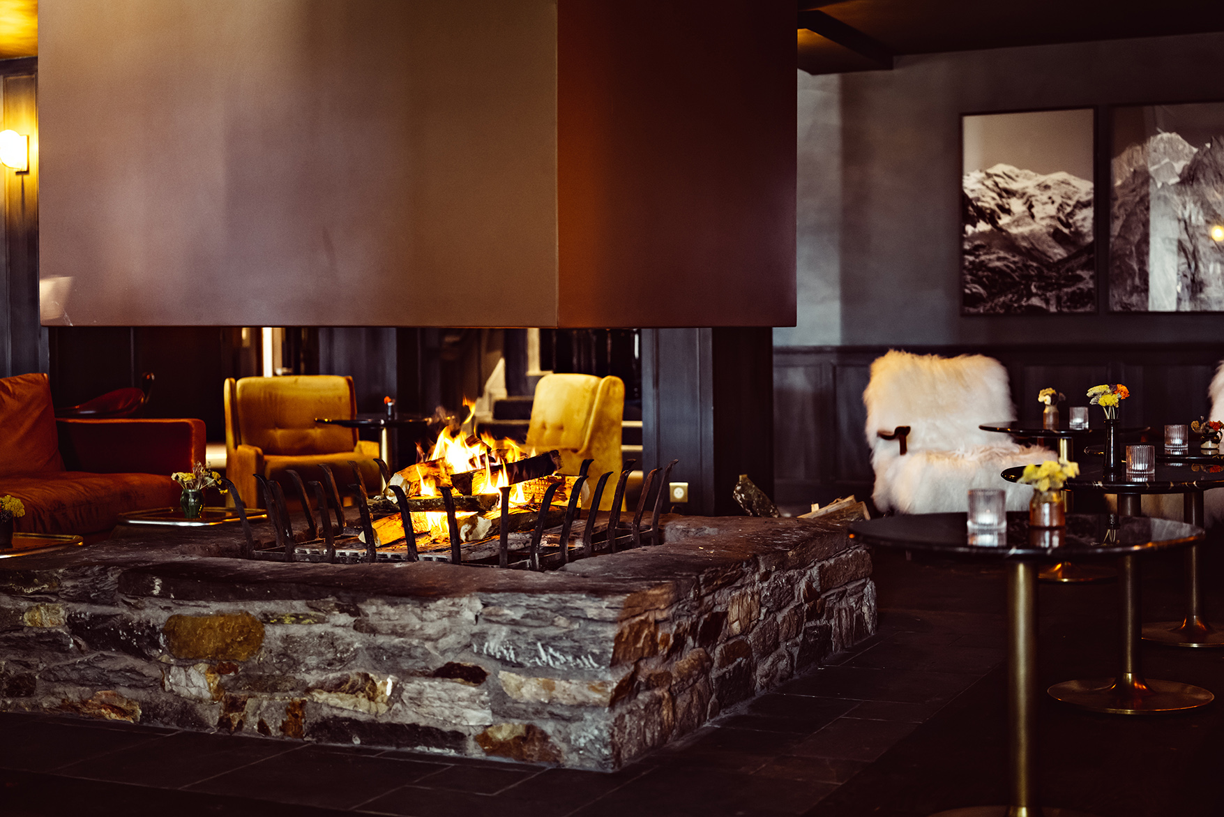 Ski & Snow, Europe, France, The Three Valleys, Val Thorens, Le Fitz Roy, fireplace restaurant bar