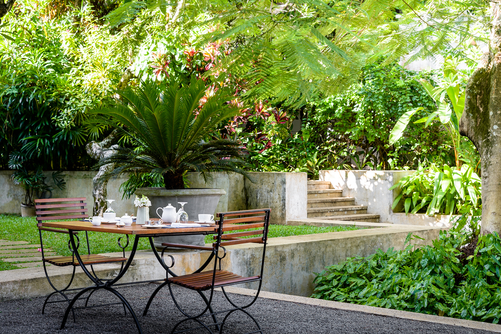 Asia, Sri Lanka, Amangalla, Poolside terrace