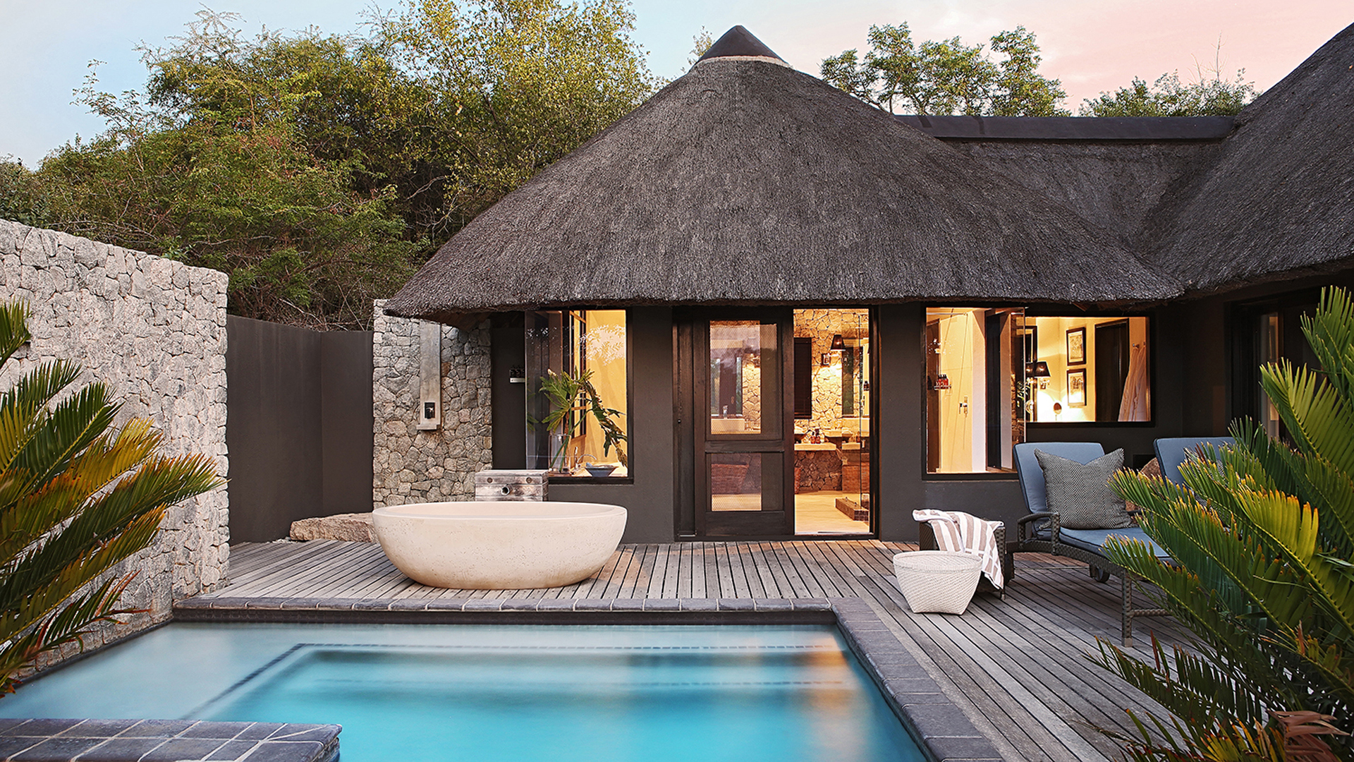 Africa, South Africa, Londolozi Private Granite Suites, Exterior