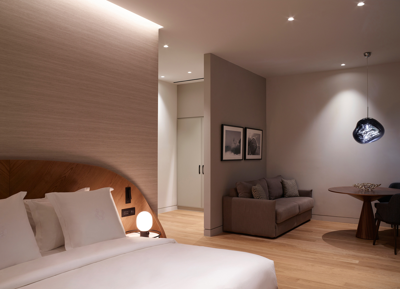 Europe, Greece, Athens, xenedocheio Milos, classic family room 