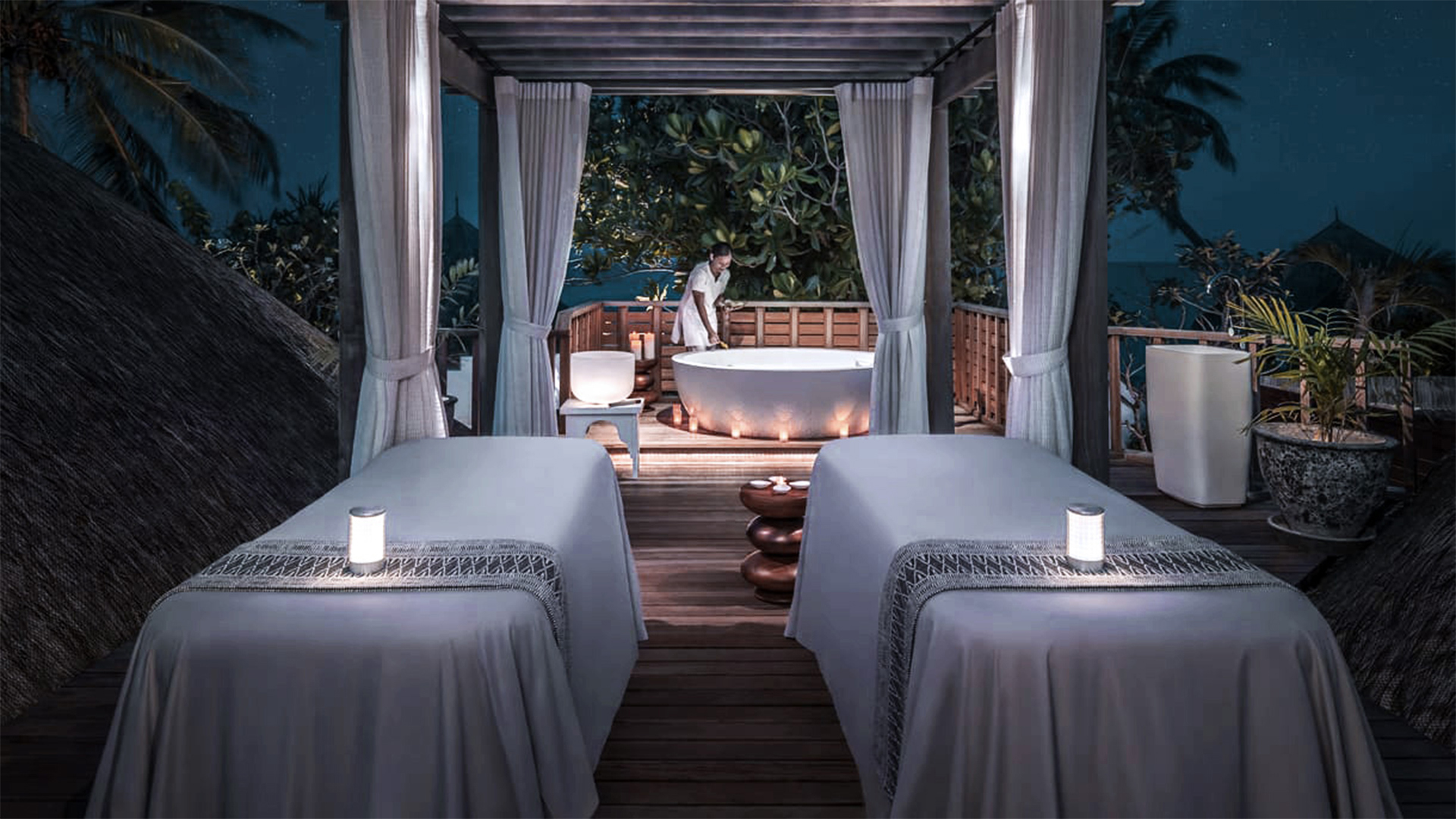 Indian Ocean, Maldives & Dubai, Nightime spa