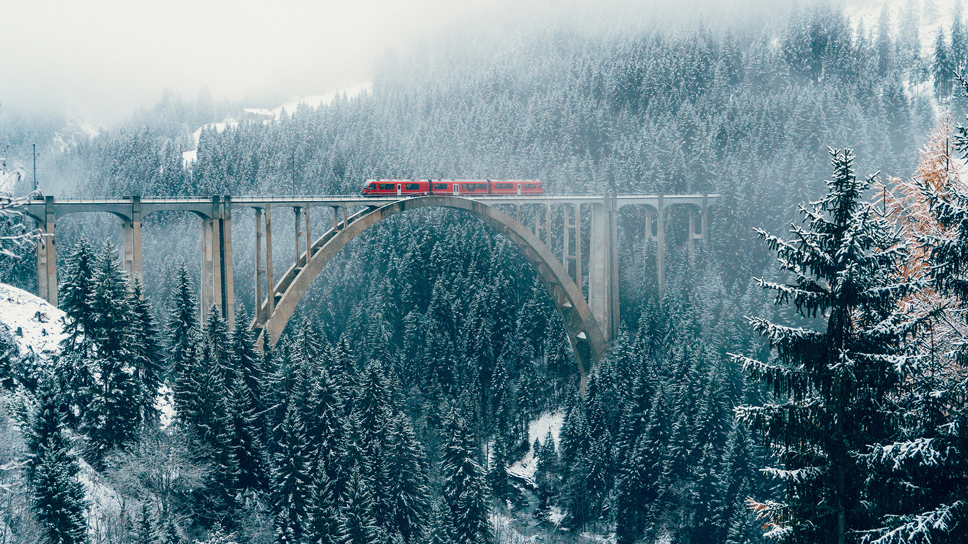 Luxury Ski & Snow, Train crossing a bridge