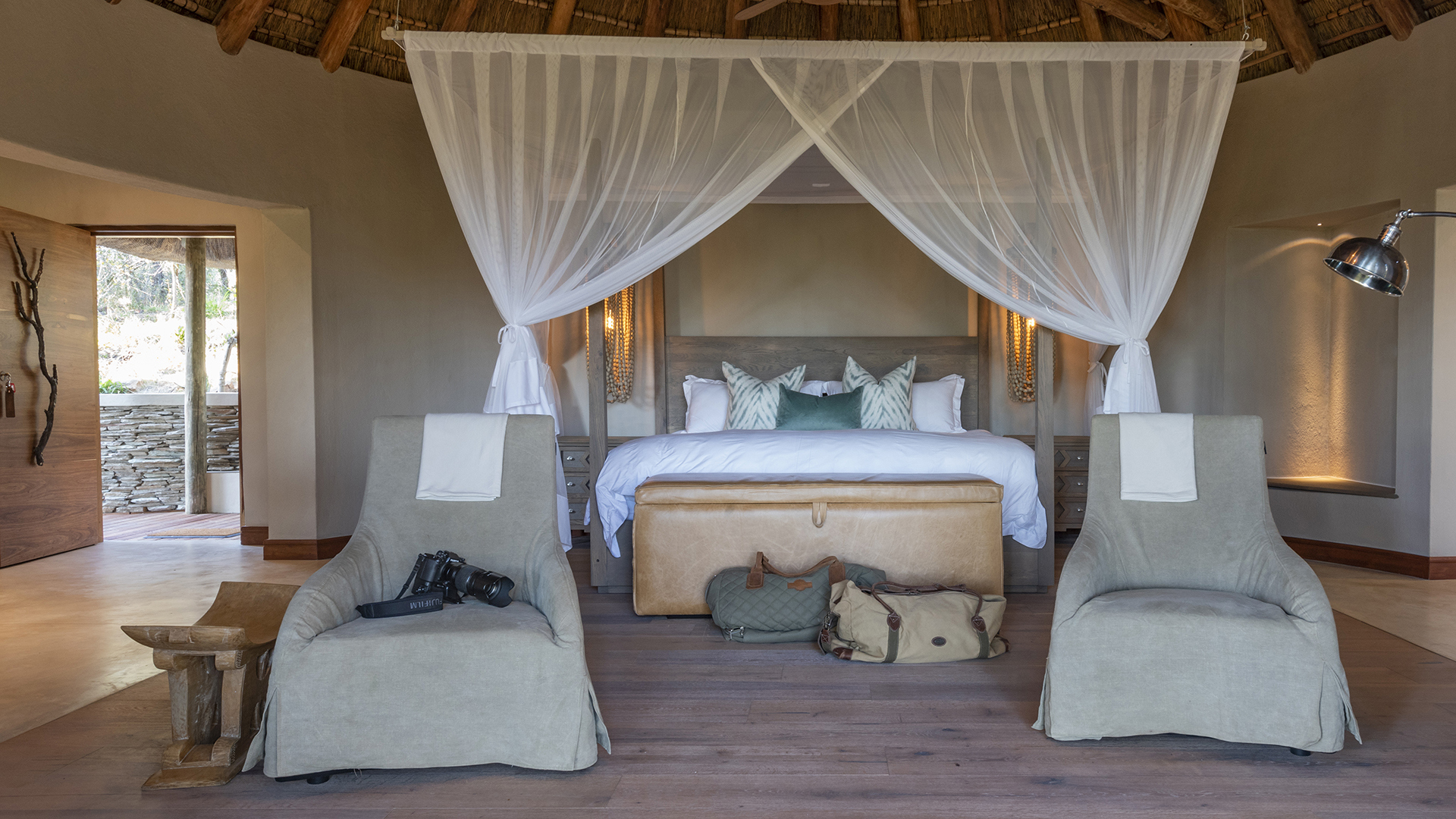  Africa, South Africa, Dulini River Lodge, Suite Bed