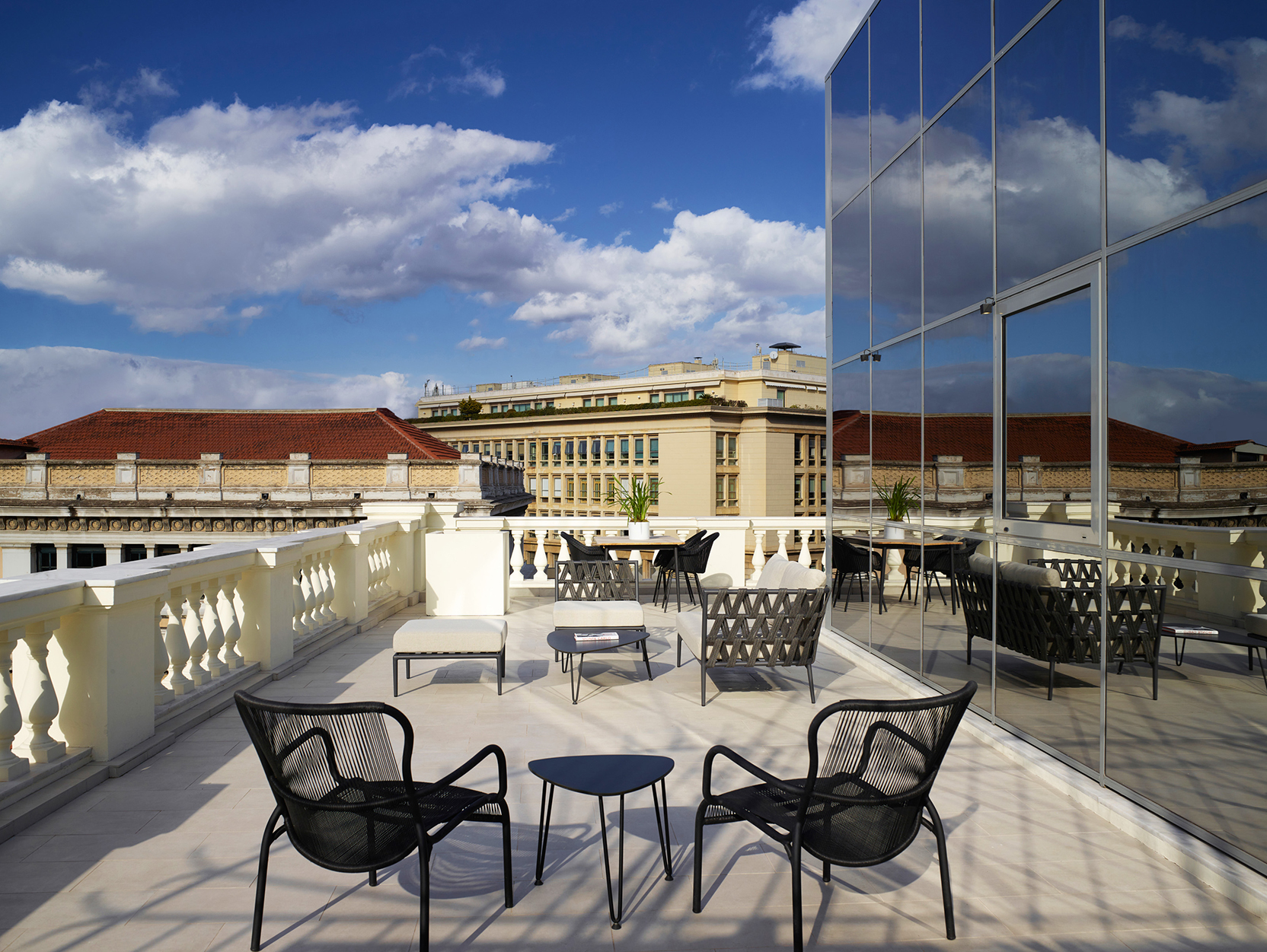 Europe, Greece, Athens, xenedocheio Milos, terrace 