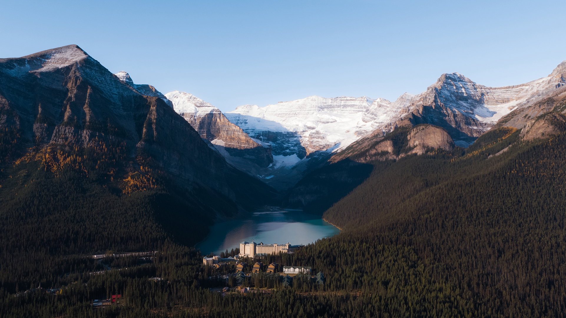 Ski & Snow, Canada, Fairmont Chateau Lake Louise, Wide aerial shot