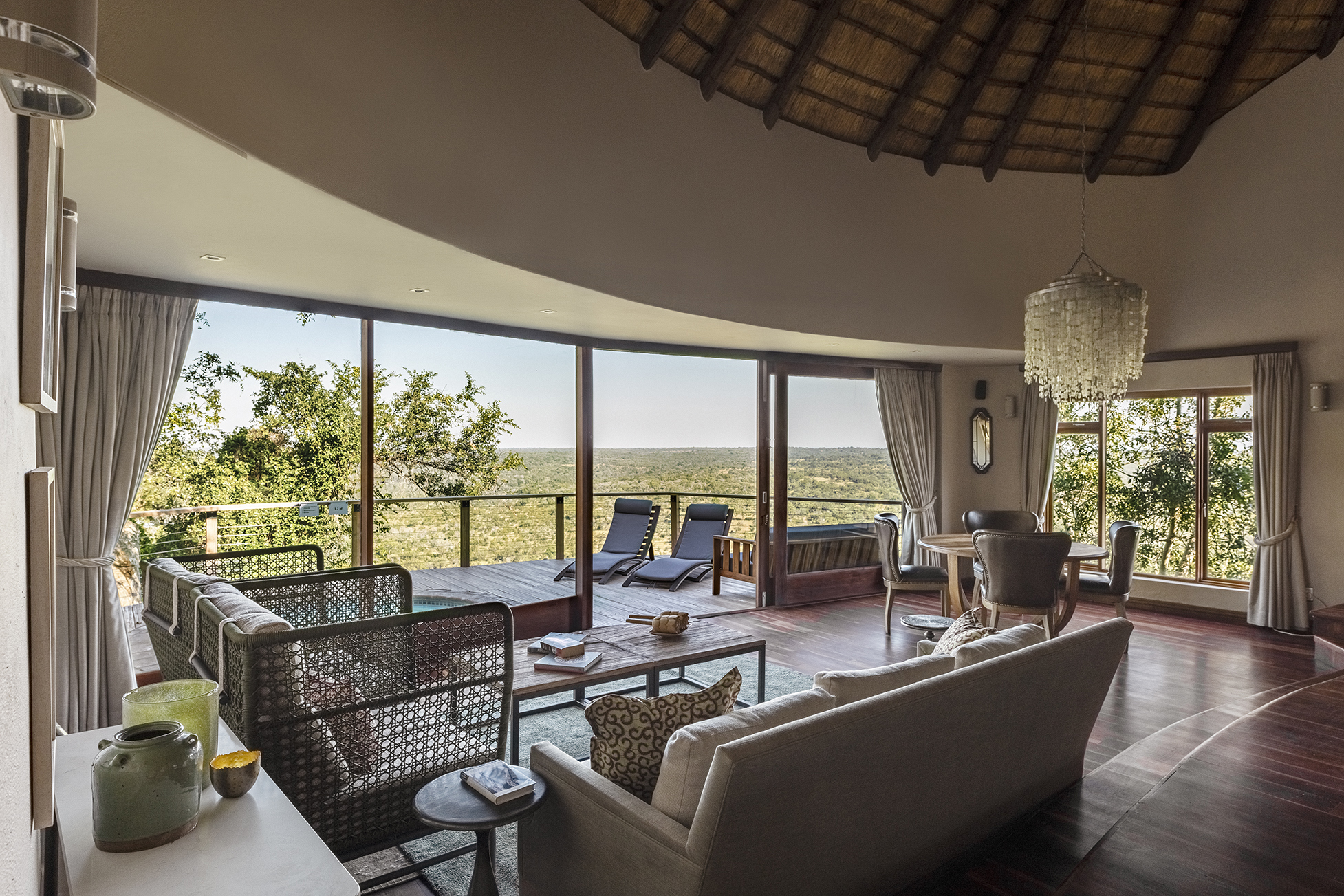  Africa, South Africa, Ulusaba Rock Lodge, Cliff Lodge Lounge