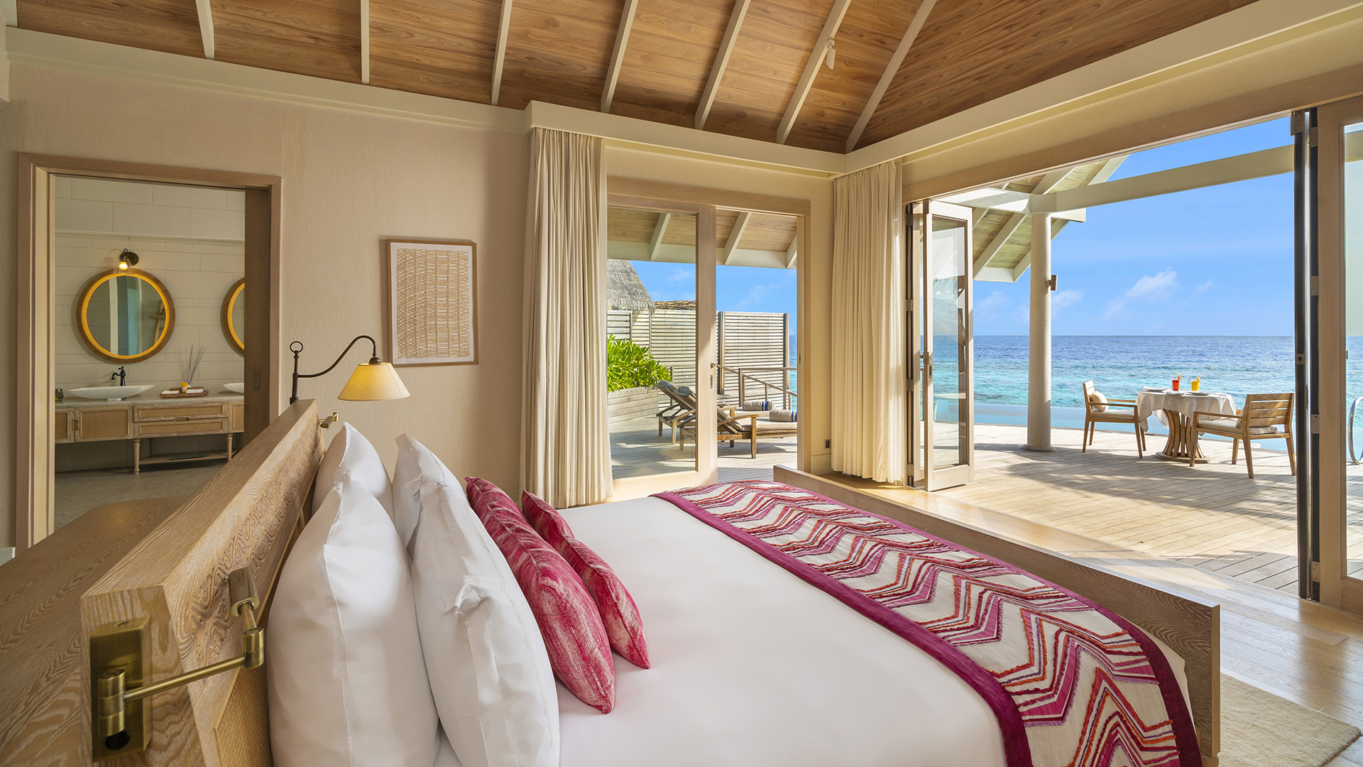 Indian Ocean, Maldives, Milaidhoo, Water pool villa bedroom