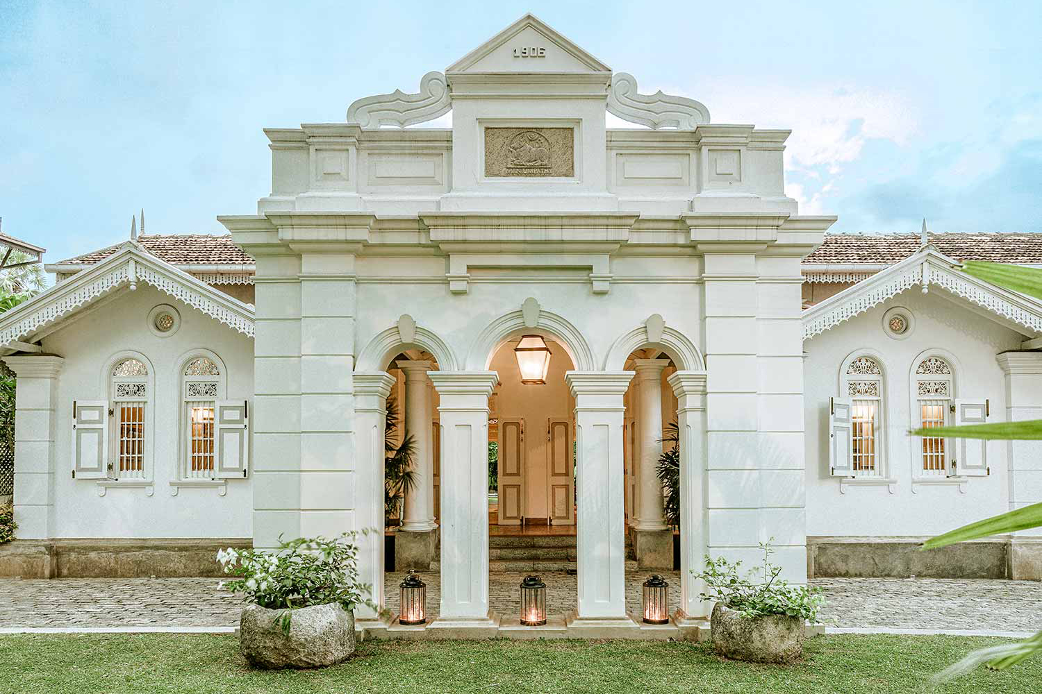 Lavish stone exterior of Maniumpathy Hotel