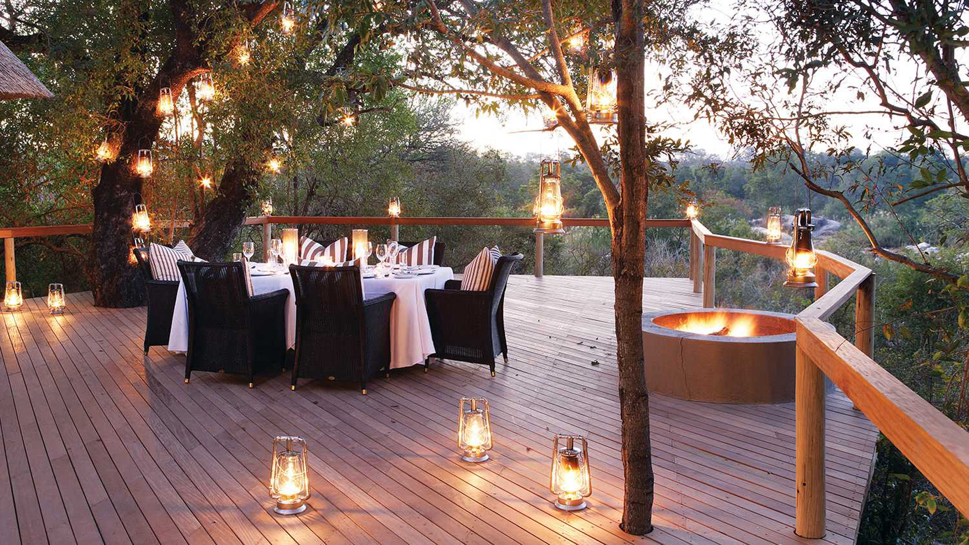 Africa, South Africa, Londolozi Pioneer Camp, Outdoor dining