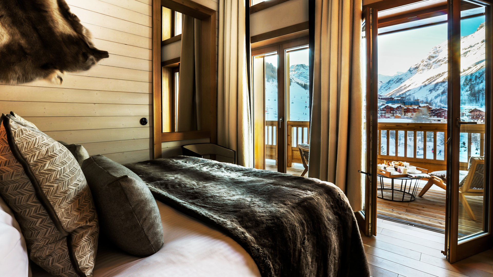 Europe Ski, France, Le Yule, Suite luxe bedroom